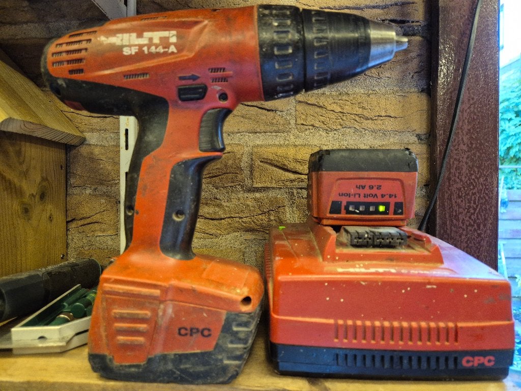 Foto 3 van Hilti Accu boormachine SF 144-A met lader en 2 Accu's