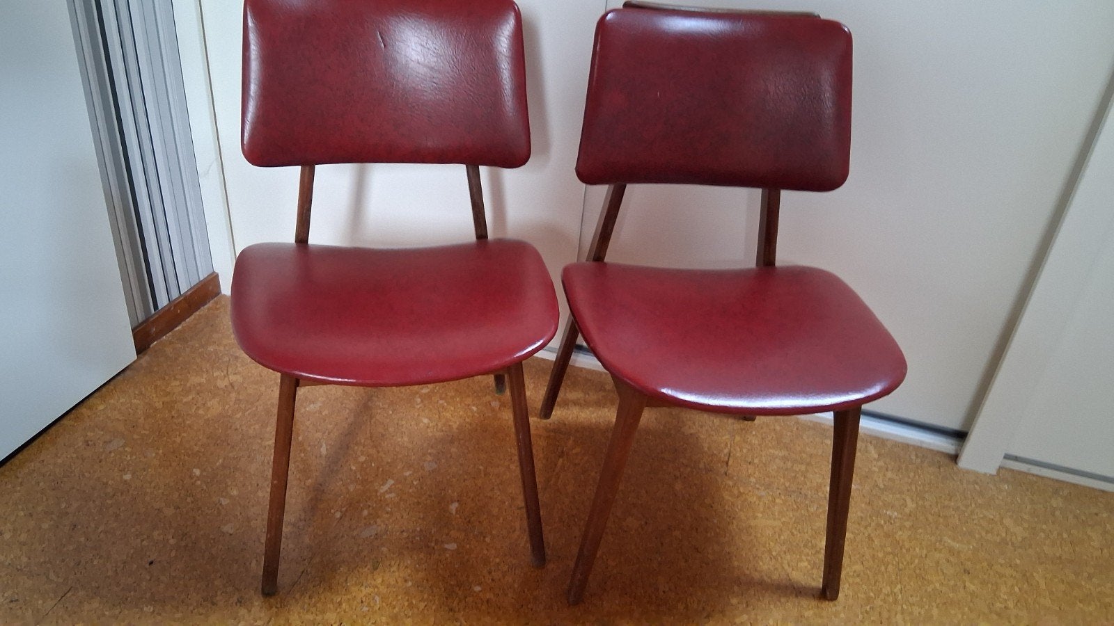 Set van 2 vintage rode eetkamerstoelen, Antiek en Kunst, Ophalen