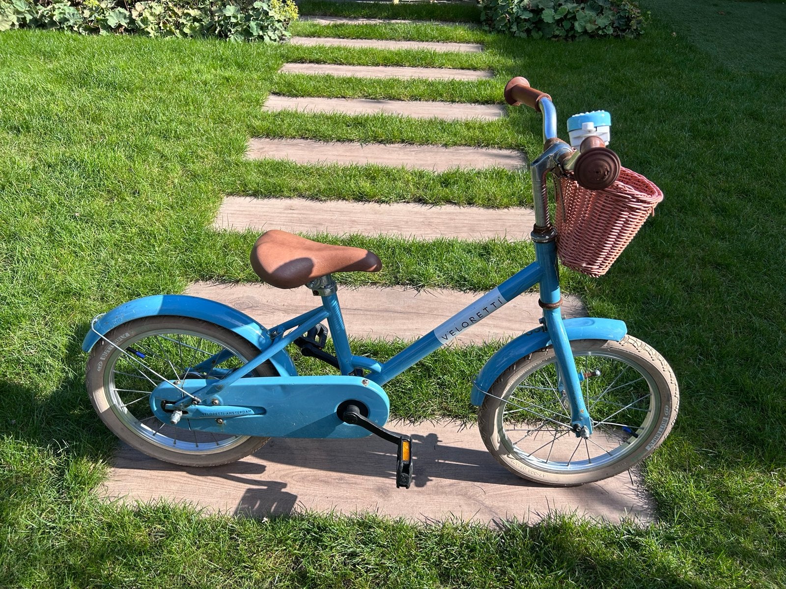 Veloretti kinderfiets 16 inch blauw – met mandje en bel, Ophalen of Verzenden, Zo goed als nieuw, Terugtraprem, 16 tot 20 inch