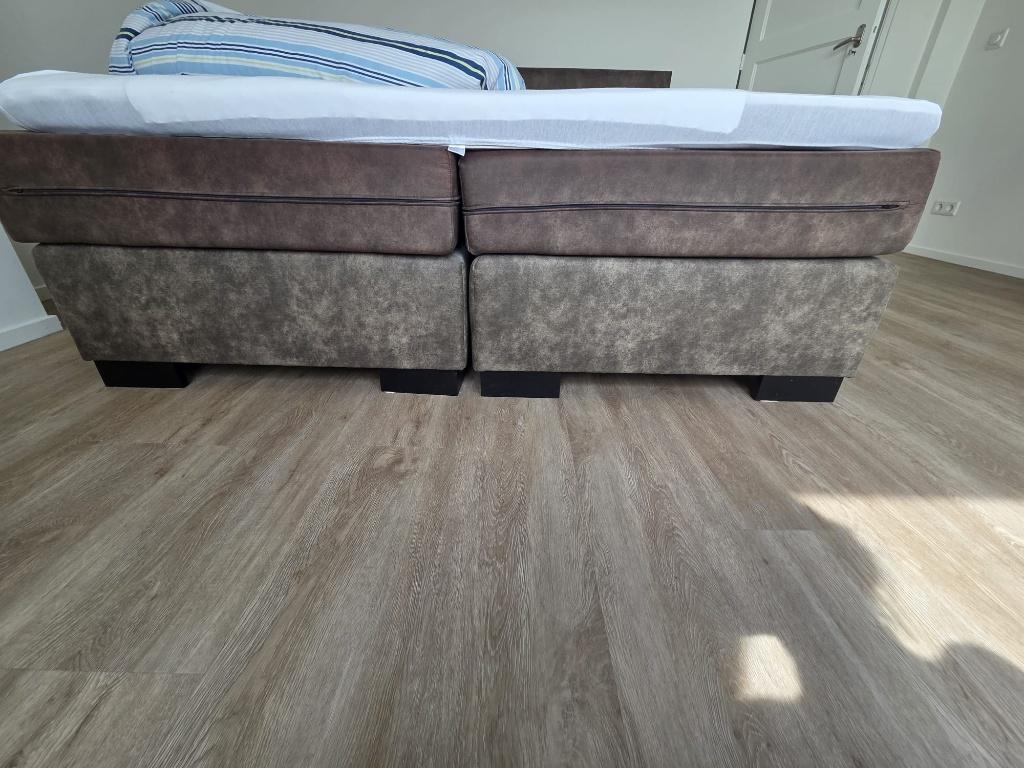 Boxspring. IN ZEER NETTE STAAT!, Ophalen, Bruin, 210 cm, Tweepersoons