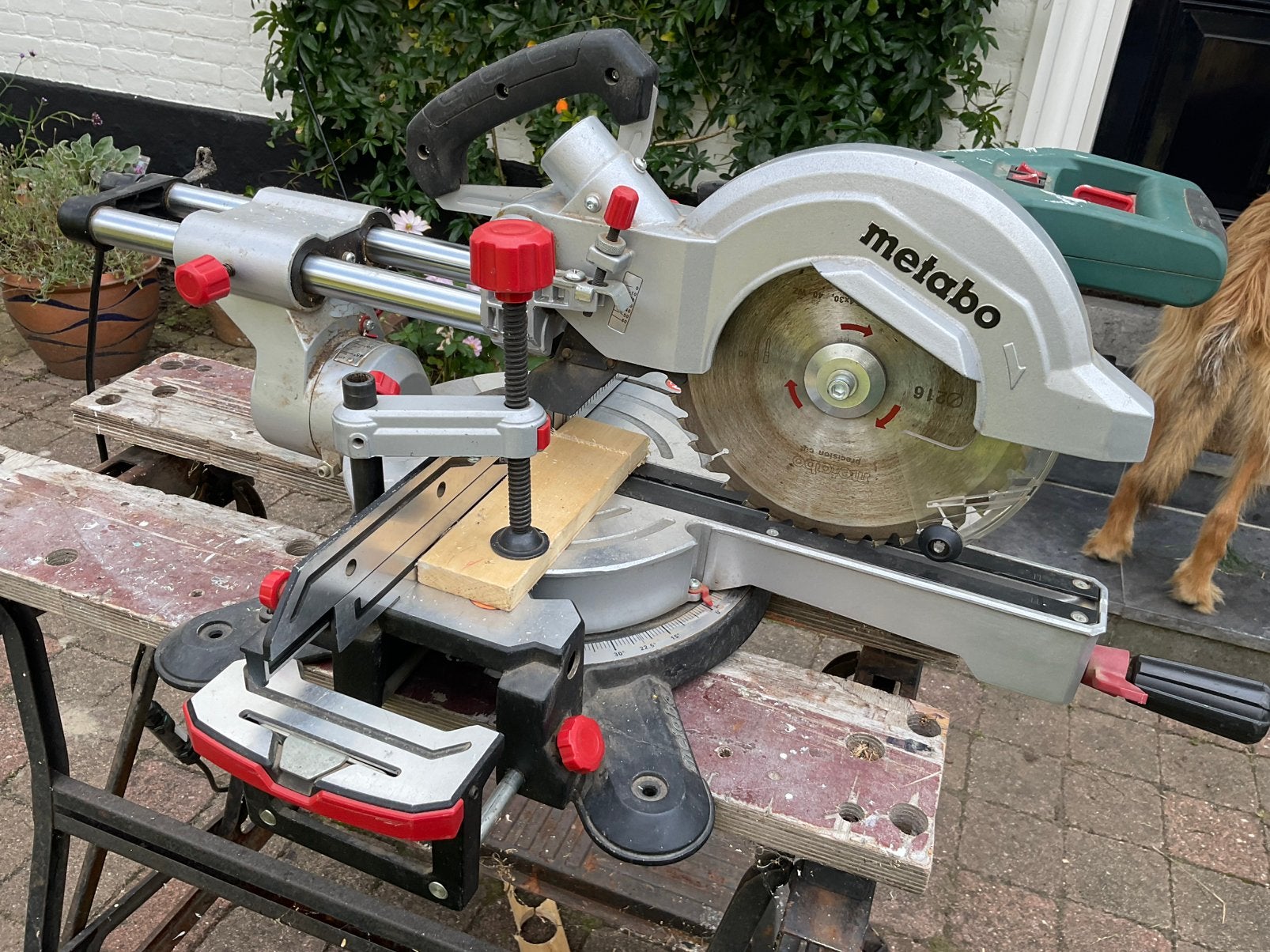 Metabo afkortzaag KGS 216 M, Ophalen, Zo goed als nieuw, Afkortzaag, 30 tot 70 mm