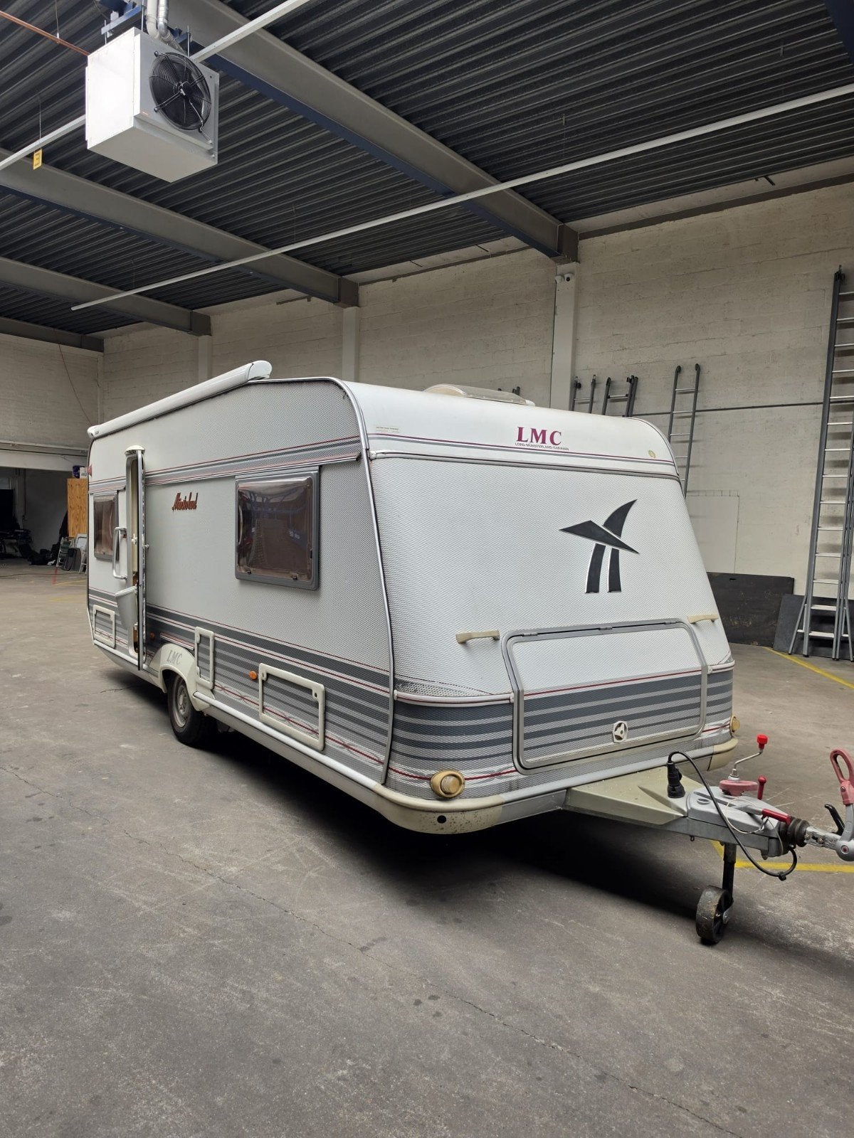LMC Caravan uit 2002 met airco en mover, Caravans en Kamperen, Caravans, 2 aparte bedden, Rondzit, Airco, Particulier