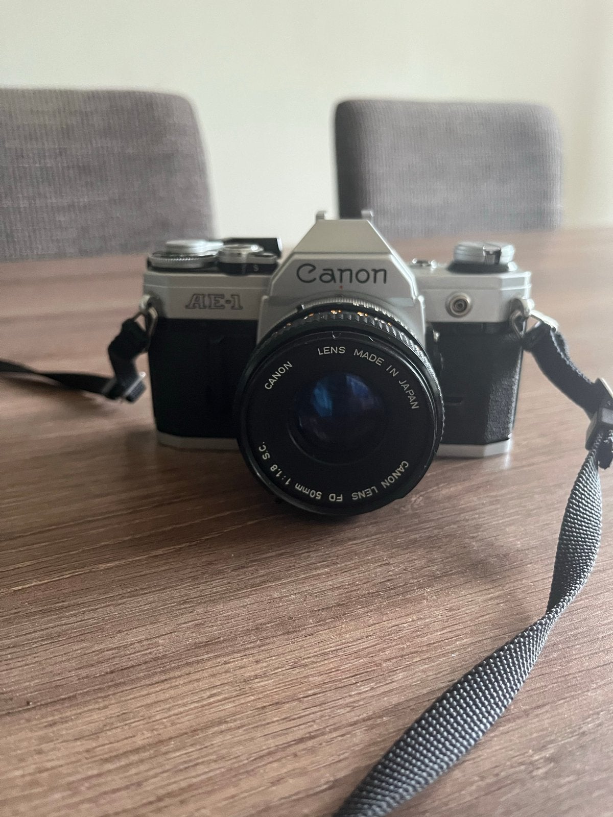 Canon AE-1 Analoge Spiegelreflexcamera met FD 50mm f/1.8 len, Ophalen, Gebruikt, Spiegelreflex, Canon