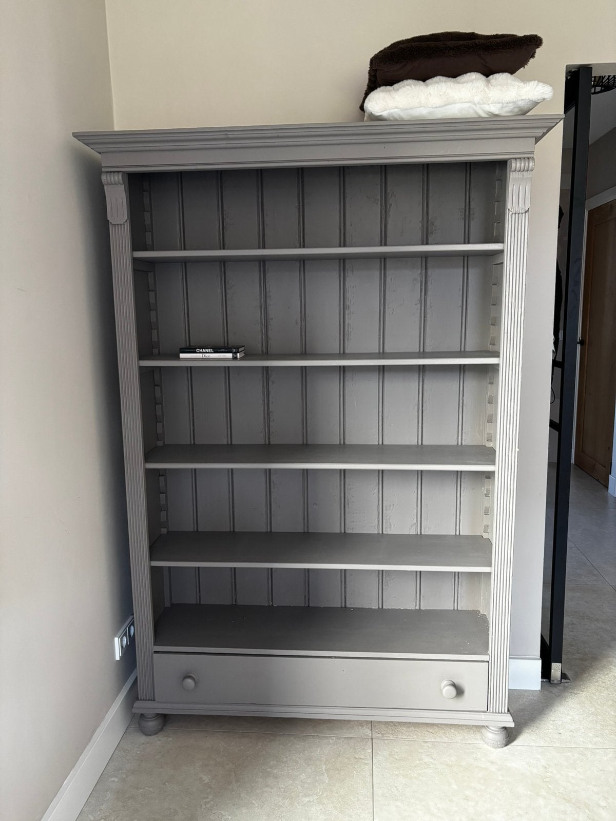 Mooie landelijke boekenkast/decoratiekast, Ophalen, 100 tot 150 cm, Zo goed als nieuw, Met lade(s)