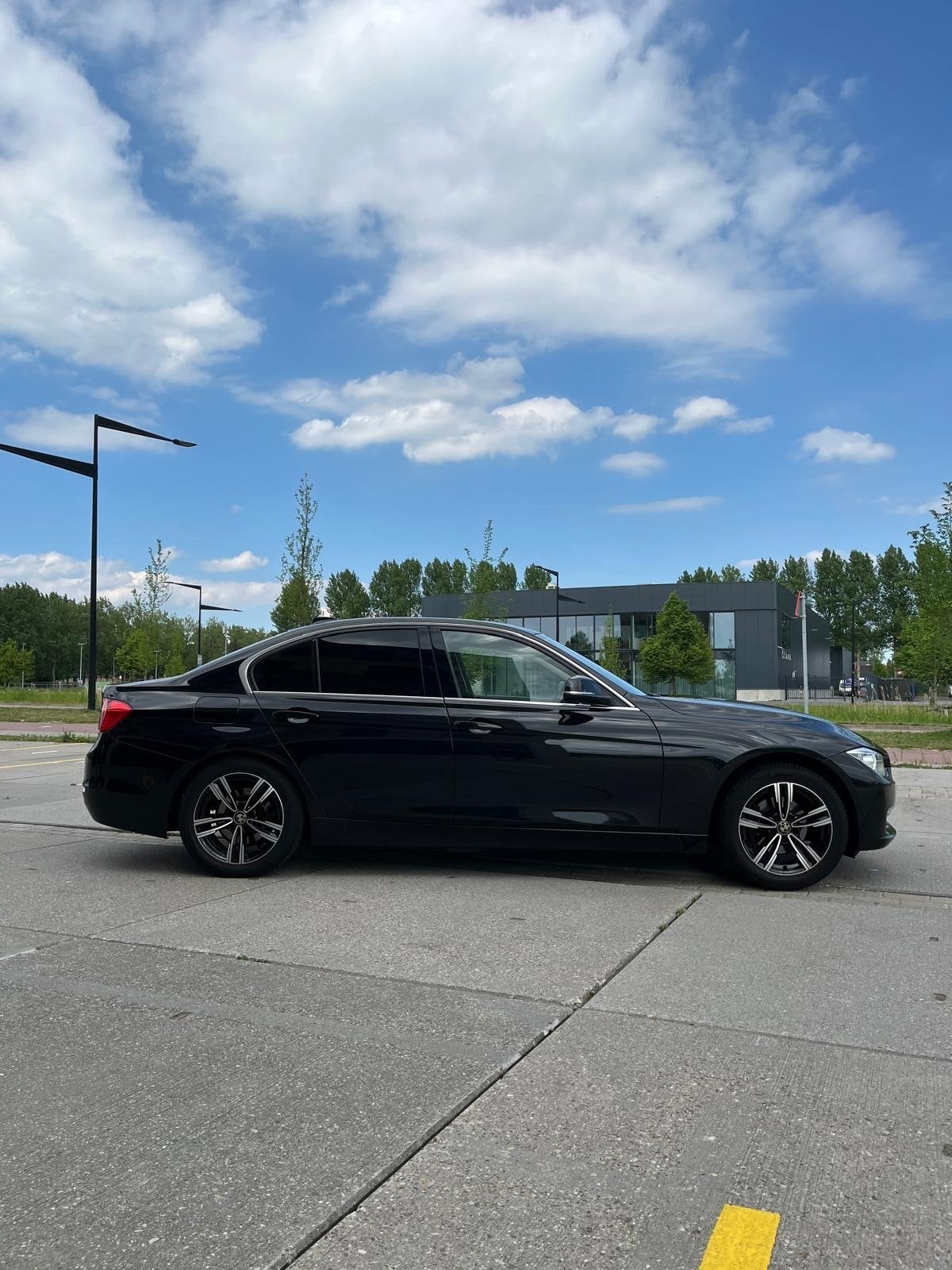 BMW 3-Serie 1.6 316I 2013 Zwart (Alleen ruilen), Auto's, 1360 kg, 4 cilinders, Zwart, 75 €/maand