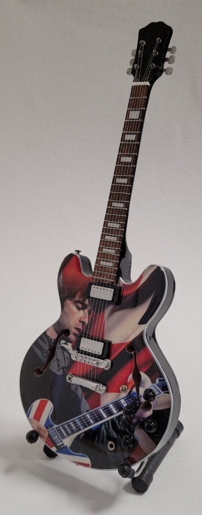Noel Gallagher Oasis miniatuur gitaar 25cm mini guitar deco, Info@deconoord.nl, Deco Noord, Nieuw, Ophalen of Verzenden