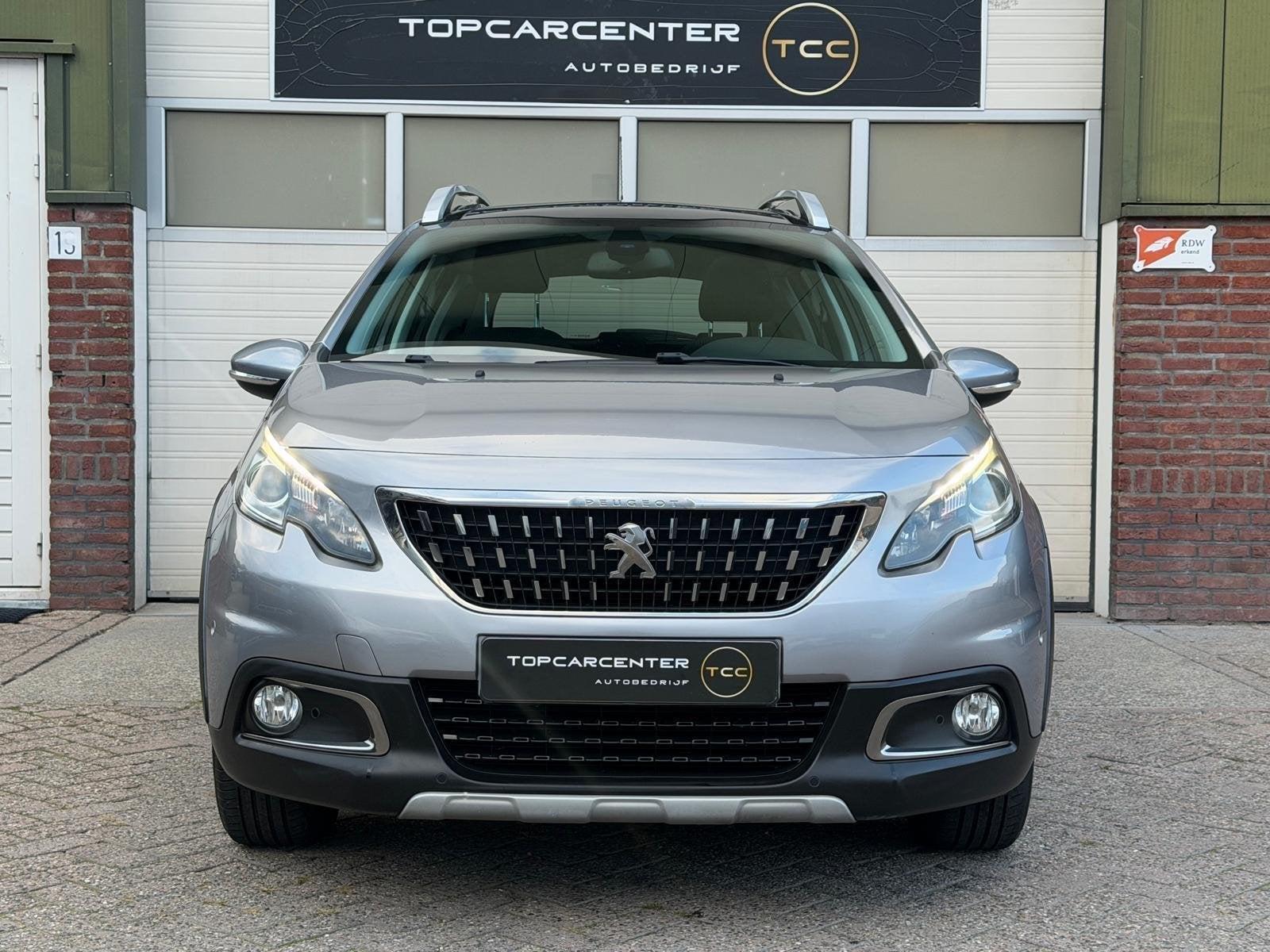 Peugeot 2008 1.2 Allure/PANO/CAMERA/TREKH/NAVI/PARKS/APK/NAP, Voorwielaandrijving, Origineel Nederlands, Bedrijf, Handgeschakeld