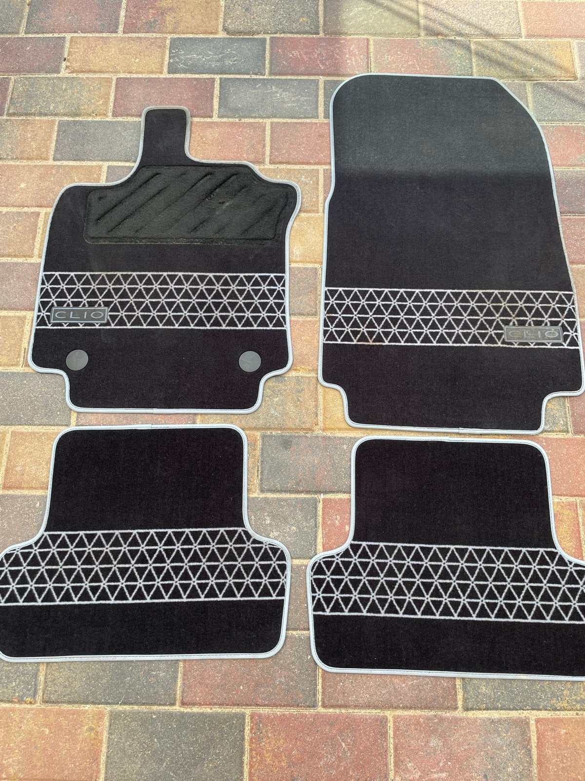 Set van 4 Renault Clio automatten - Zwart met patroon, Ophalen, Zo goed als nieuw