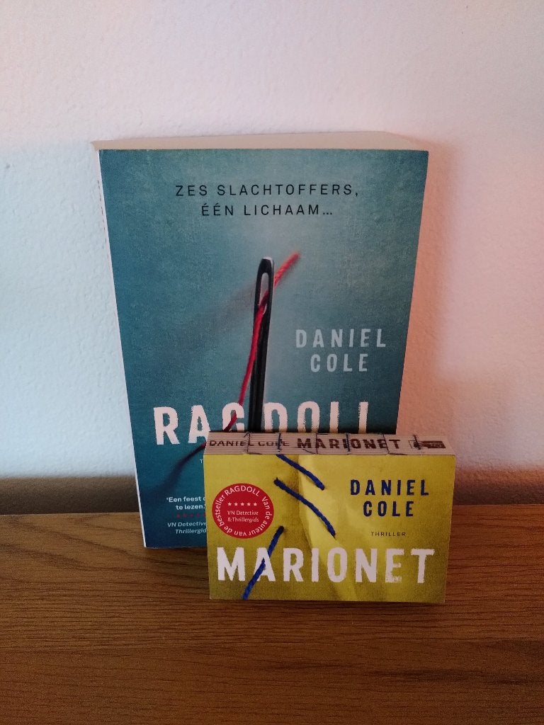 Marionet & Ragdoll - Daniel Cole, Ophalen of Verzenden, Zo goed als nieuw