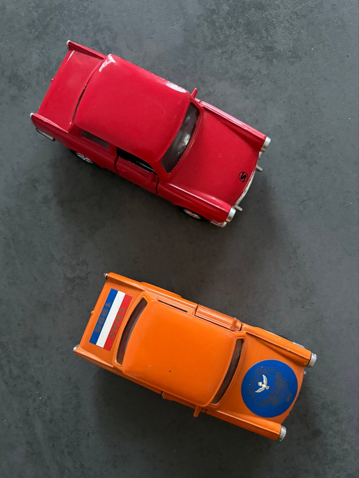 Set van 2 Trabant modelauto's - Rood en Oranje, Ophalen of Verzenden, Gebruikt