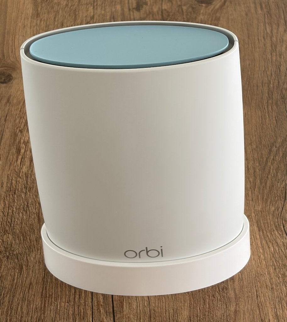 Netgear Orbi WiFi Systeem (RBR50) met 2 Add-on Satellieten, Ophalen of Verzenden, Zo goed als nieuw, Router met modem, Netgear