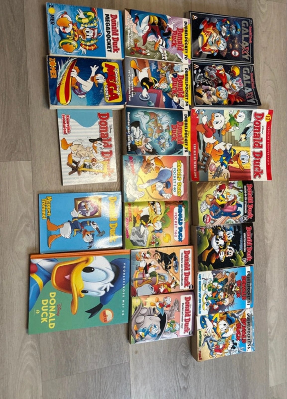 Grote collectie Donald Duck stripboeken en pockets, Meerdere stripboeken, Ophalen of Verzenden, Gelezen