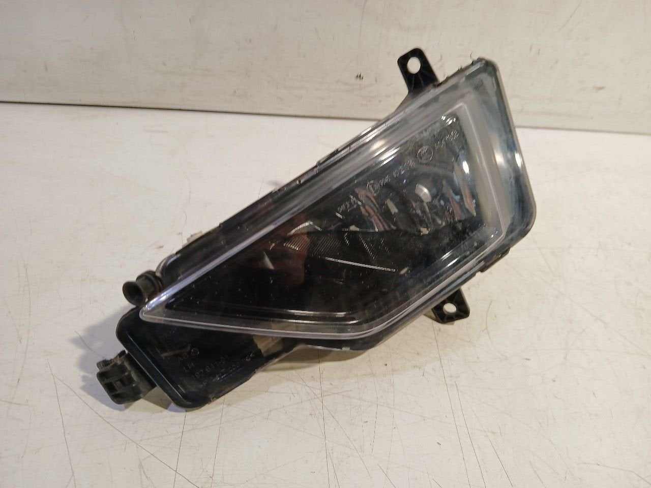 Mistlamp links Volkswagen Golf, Onderdelen@venauto.nl, Van der Ven Autorecycling B.V., Gebruikt, Ettenseweg 76, 4706 PB Roosendaal, The Netherlands
