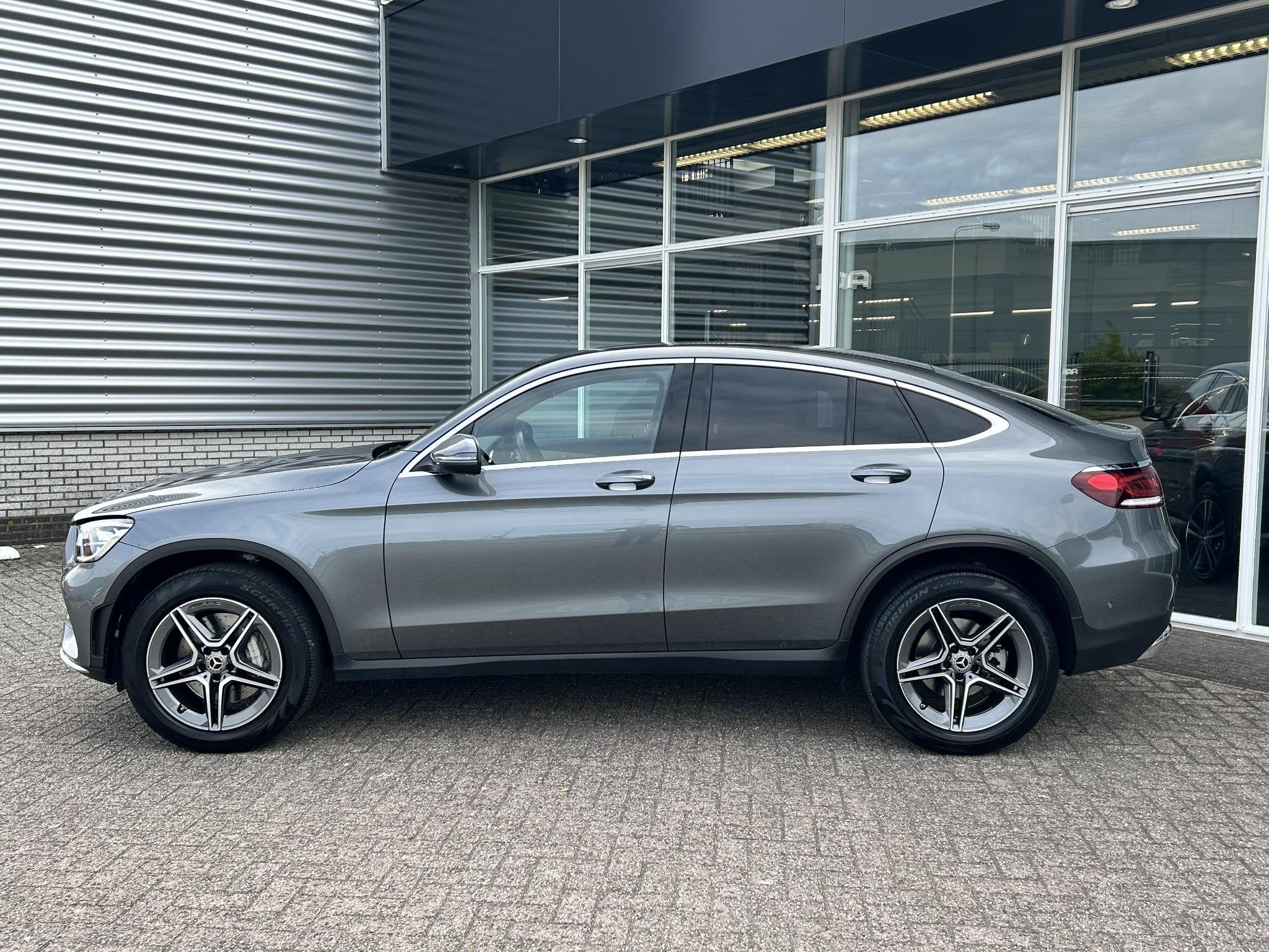 Mercedes-Benz GLC-klasse Coupé 300e 4MATIC Business Solutio, Auto's, Automaat, 1940 kg, 14 kWh, Gebruikt