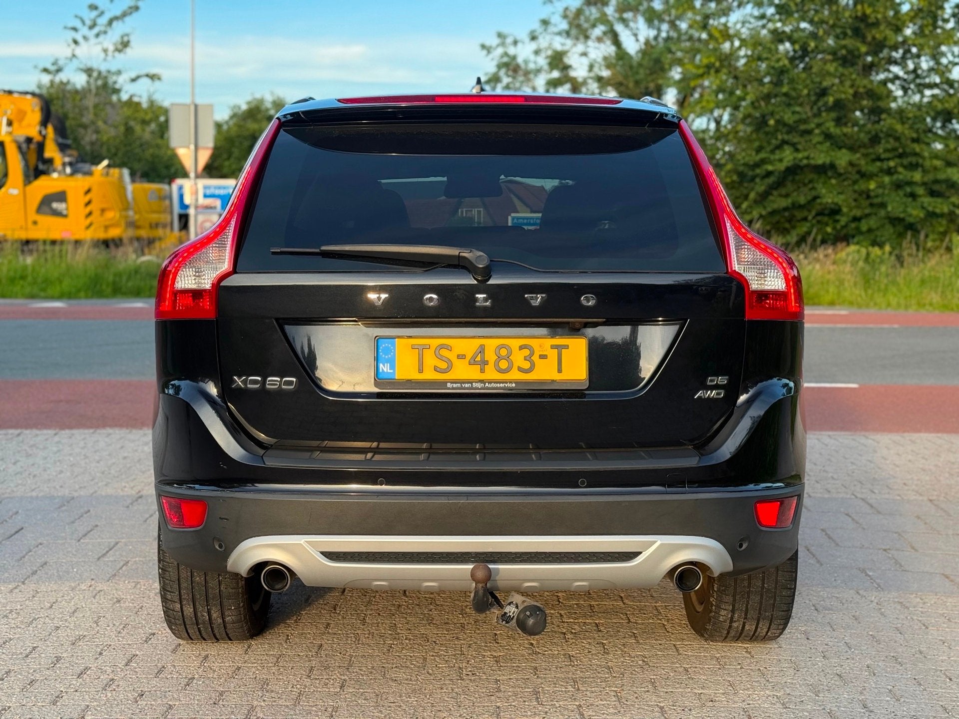 Volvo XC60 2.4 D5 AWD Summum Automaat Airco ACC Leder PDC, Auto's, Gebruikt, 197 €/maand, 2000 kg, Zwart