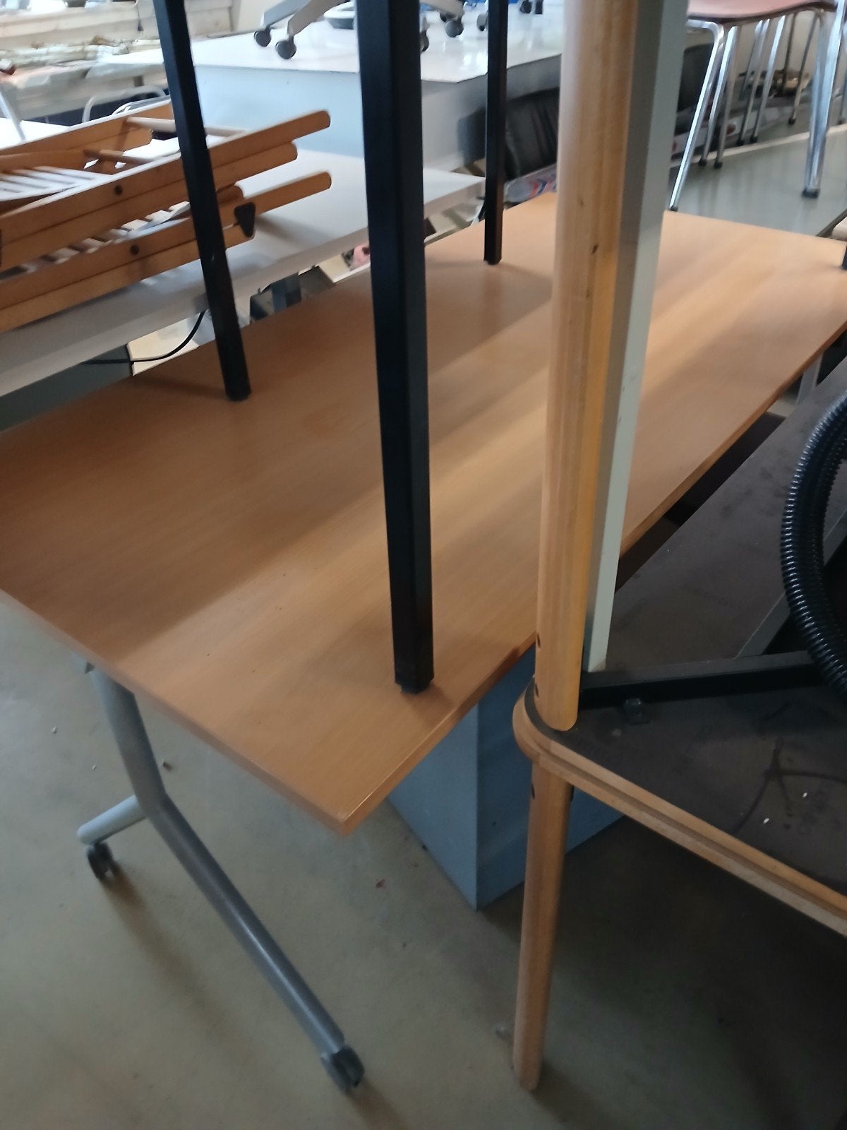 Bureau tafel op wielen, Huis en Inrichting, Ophalen, Overige typen, Info@tommysmit.nl, Gebruikt
