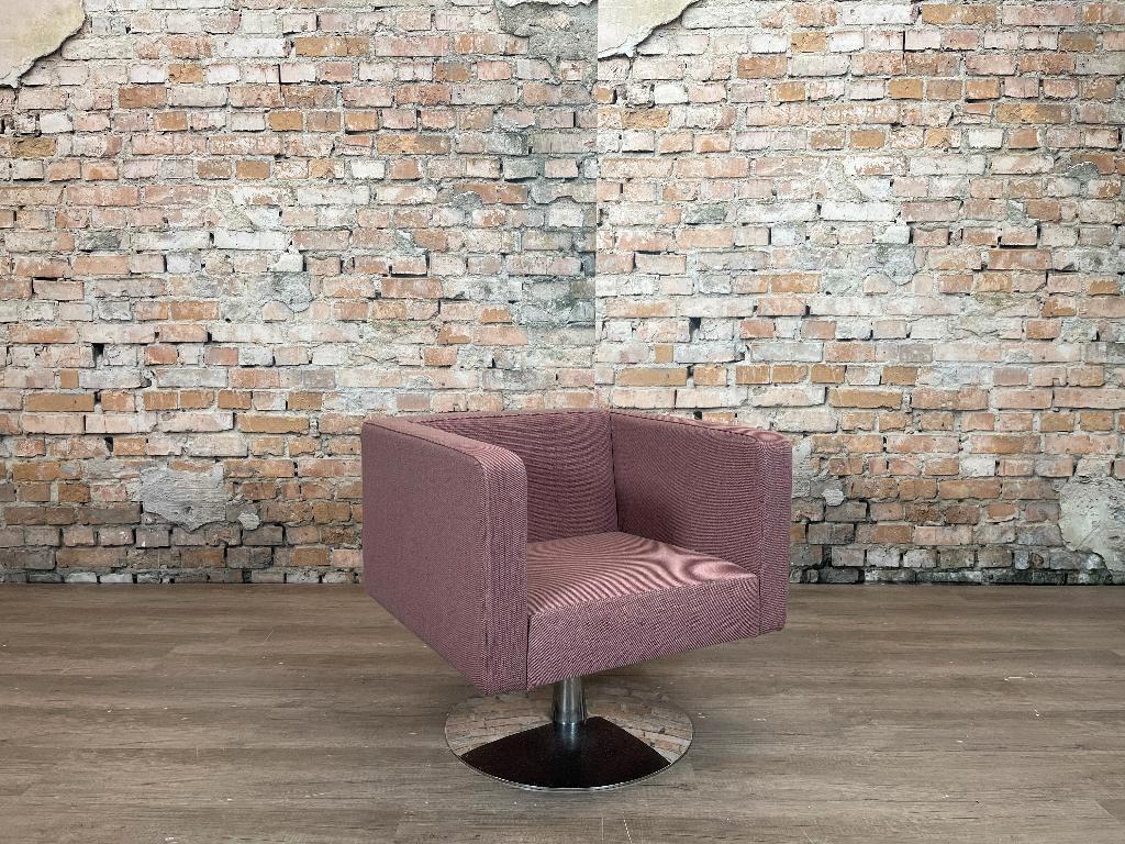 Offecct Solitaire bij TheReSales, Huis en Inrichting, Fauteuils, Ophalen, Minder dan 75 cm, Design, Zo goed als nieuw
