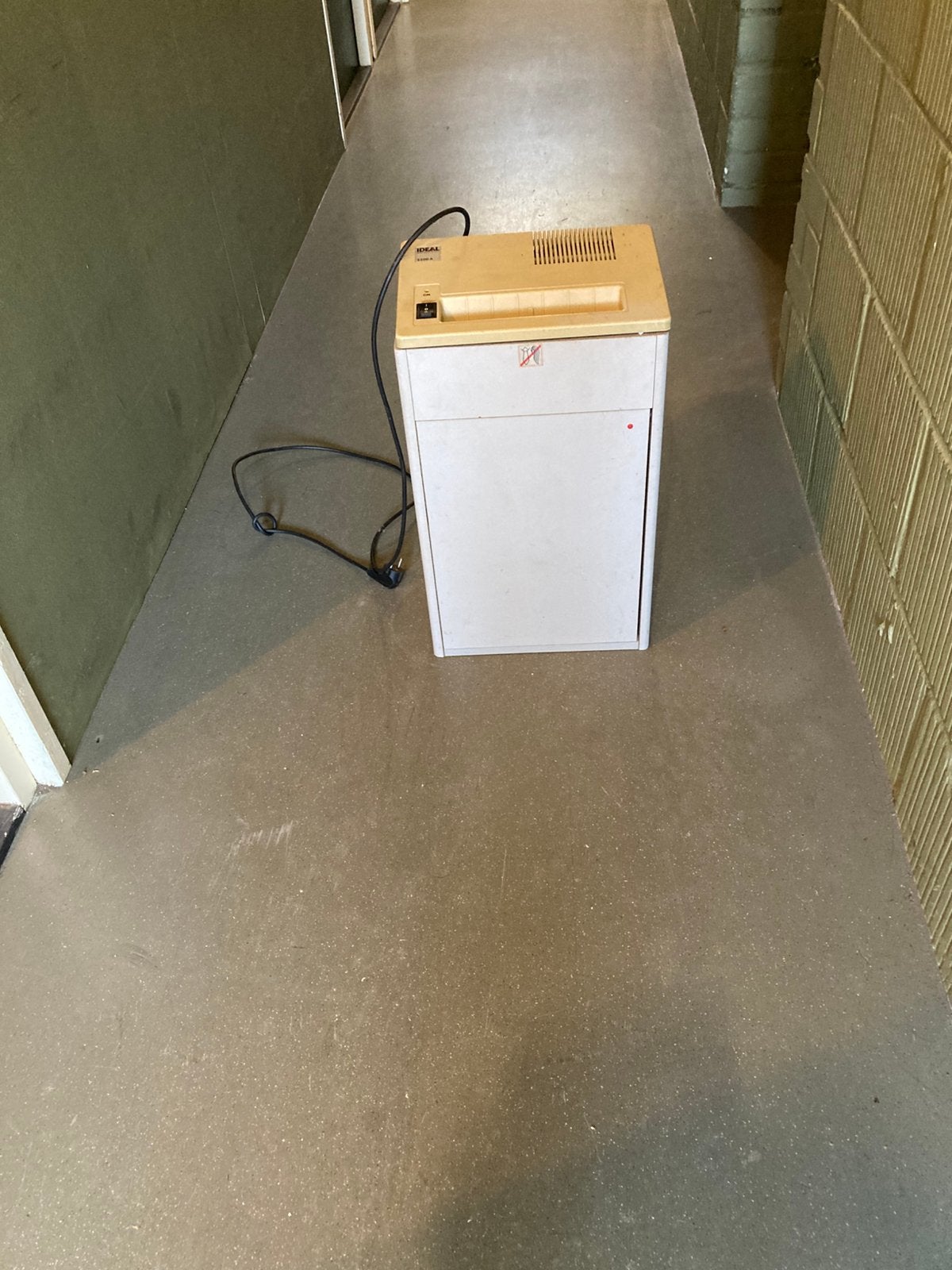 Stevige papierversnipperaar houten kast IDEAL, Diversen, Ophalen, Zo goed als nieuw