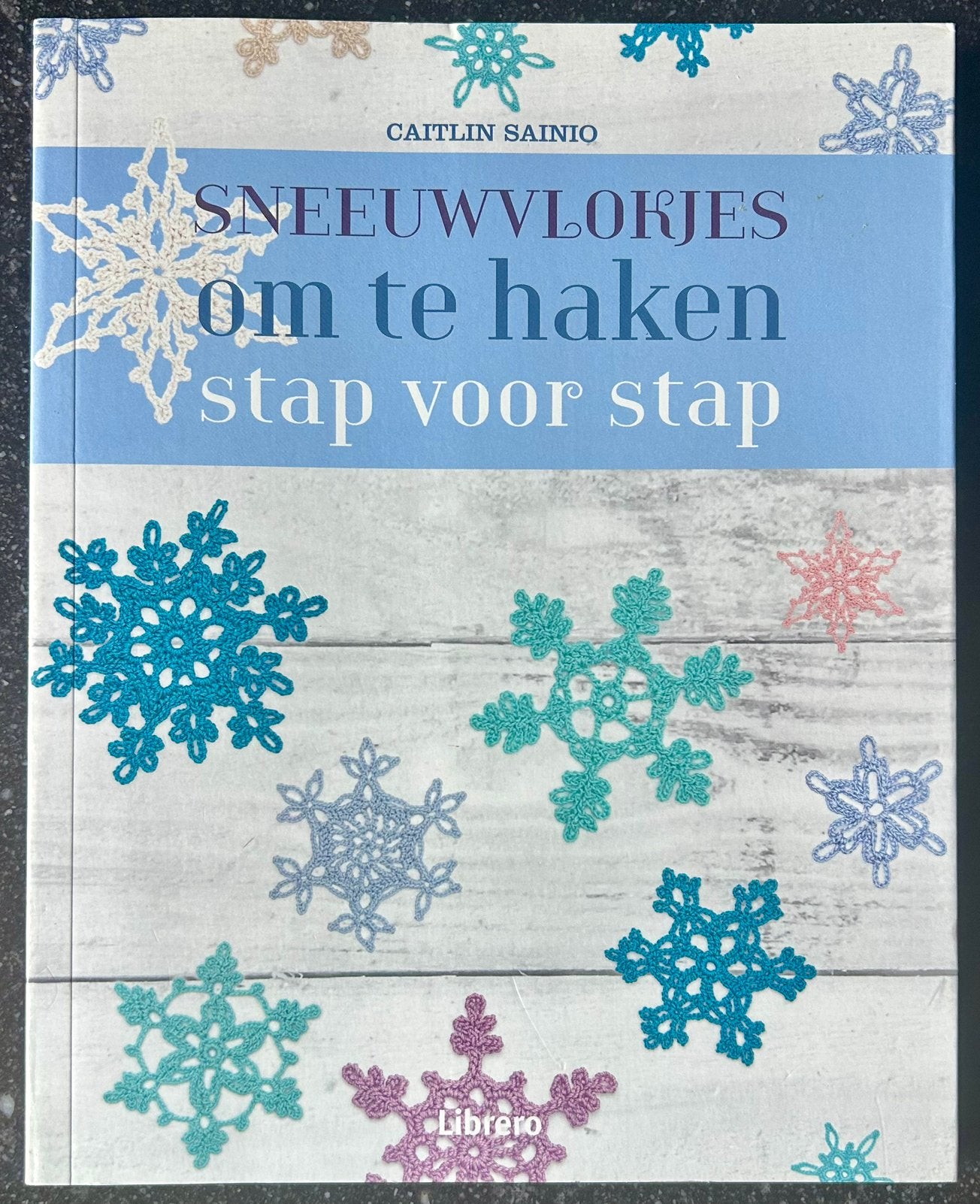 Caitlin Sainio - Sneeuwvlokjes om te haken, Ophalen of Verzenden, Zo goed als nieuw, Haken, Patroon of Boek