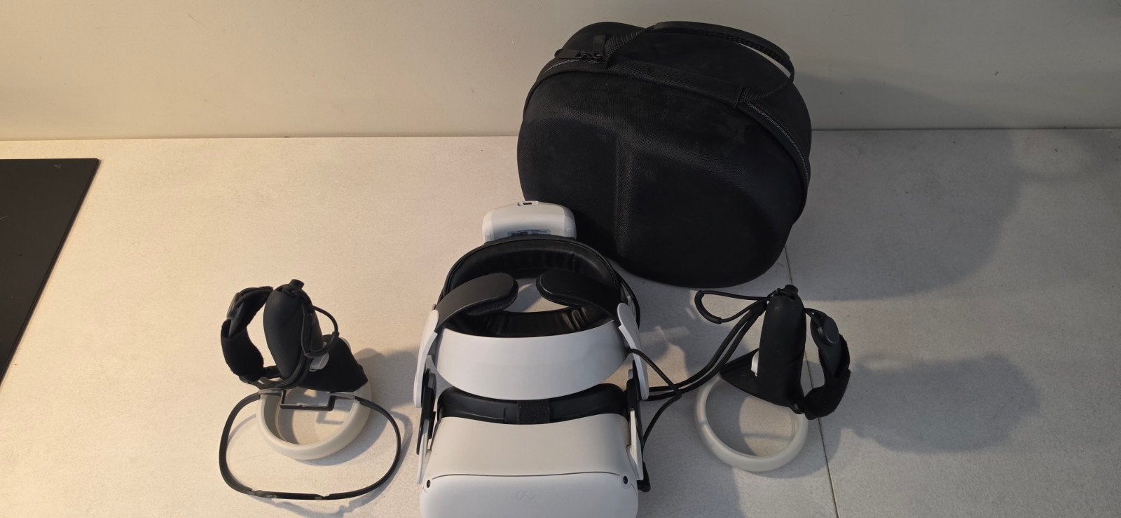 Meta Quest 2 VR-bril met controllers en draagtas, Ophalen of Verzenden, Zo goed als nieuw, VR-bril, Overige platformen