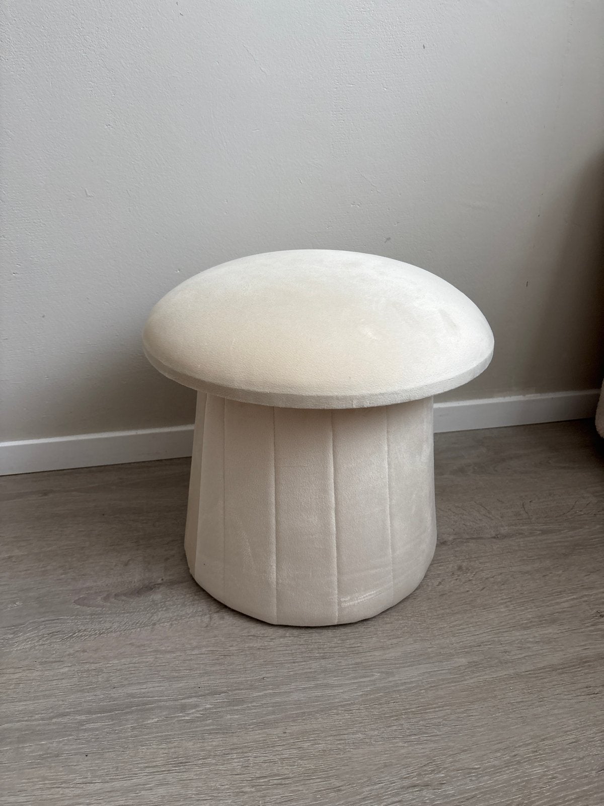 Leuke beige krukje in paddestoel-vorm, Ophalen of Verzenden, Zo goed als nieuw, Overige materialen