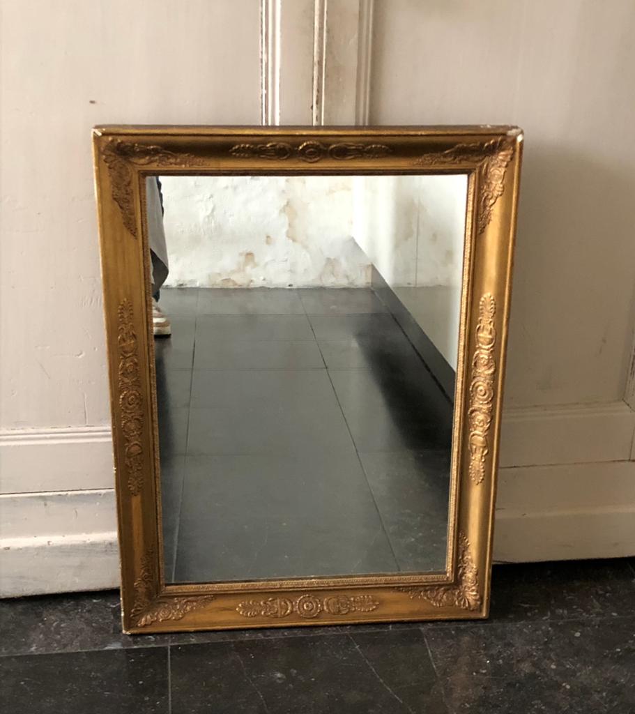 Zeer mooie oude brocante spiegel in vergulde bewerkte lijst, Ophalen, Rechthoekig, 50 tot 100 cm, Minder dan 100 cm