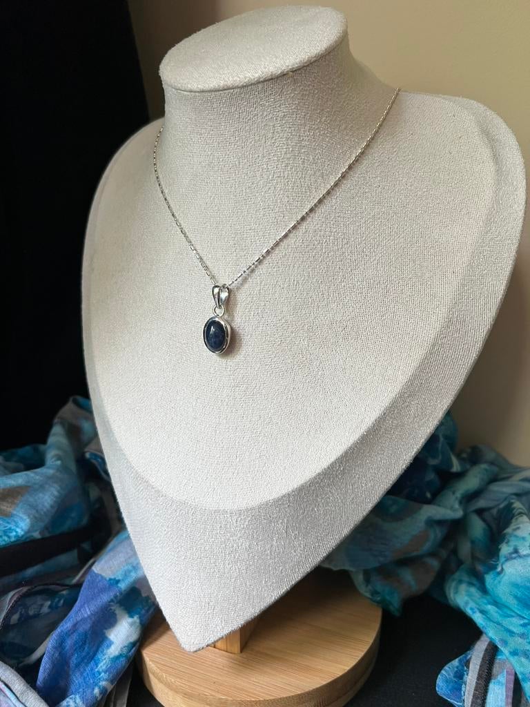 Saffier hanger geluk beschermt inzicht wijsheid magie uniek, Blauw, Nieuw, Ophalen of Verzenden, Verstelbaar