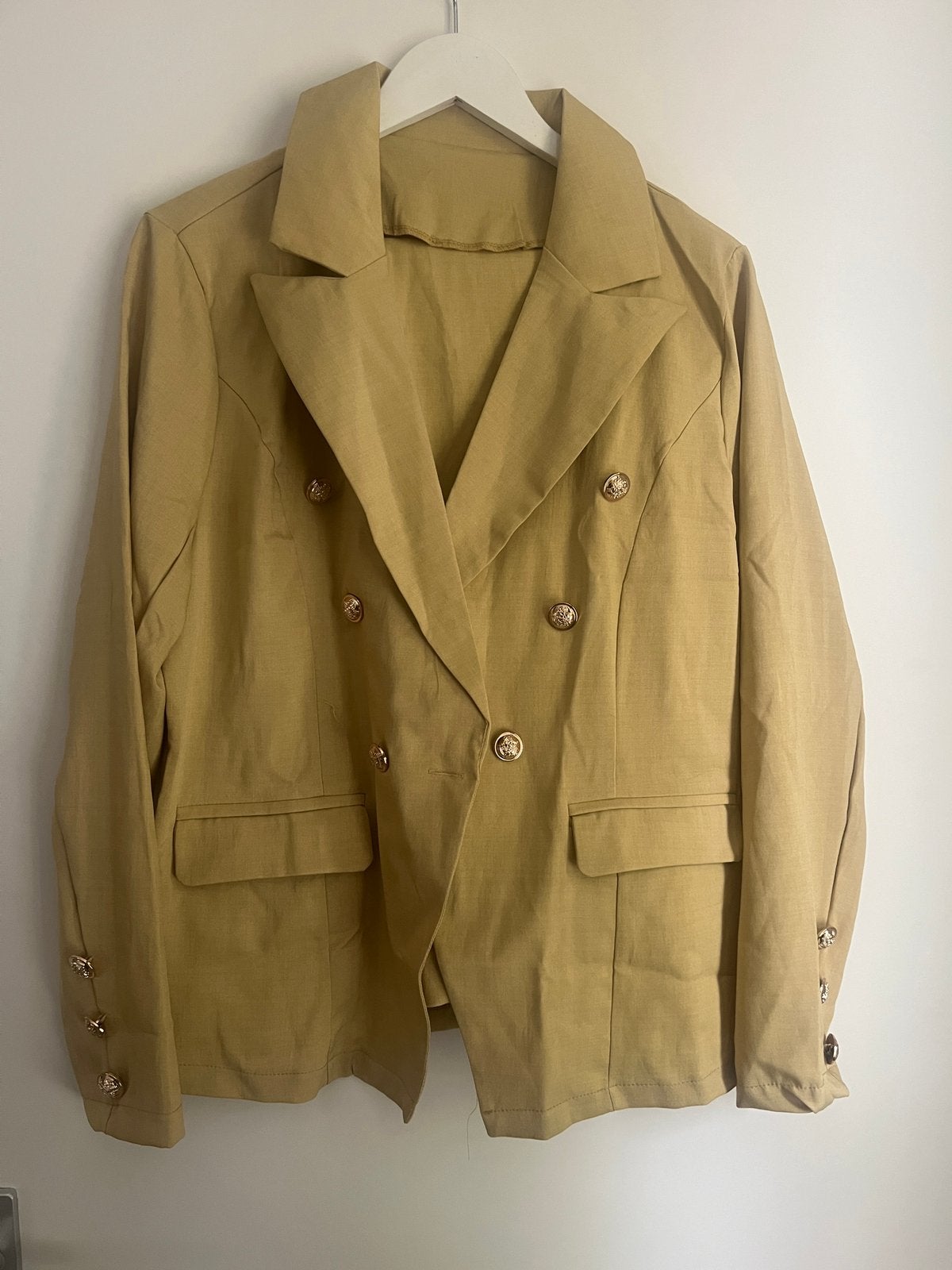 Broekpak beige nieuw!, Ophalen of Verzenden, Nieuw, Maat 38/40 (M), Beige
