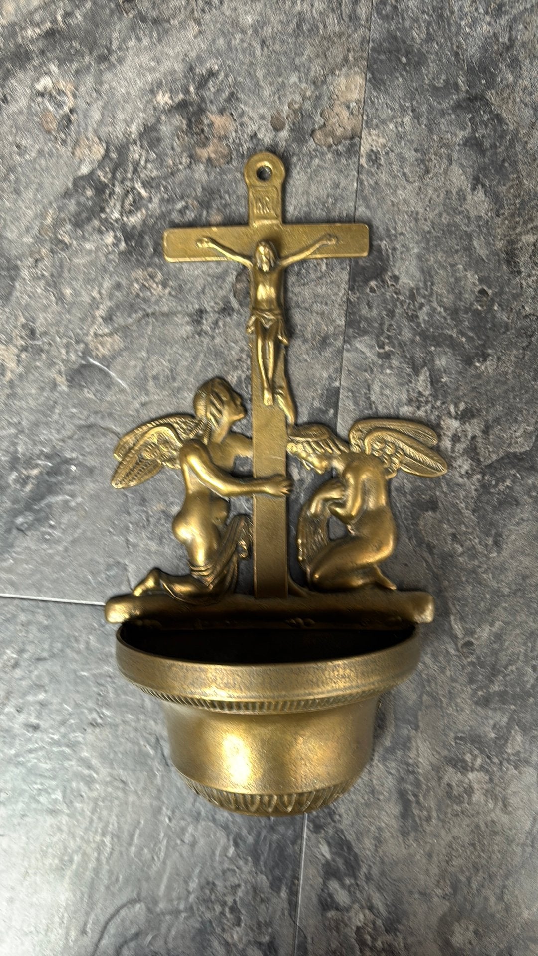 Antieke bronzen wijwaterbak met engelen en kruisbeeld, Antiek en Kunst, Ophalen of Verzenden