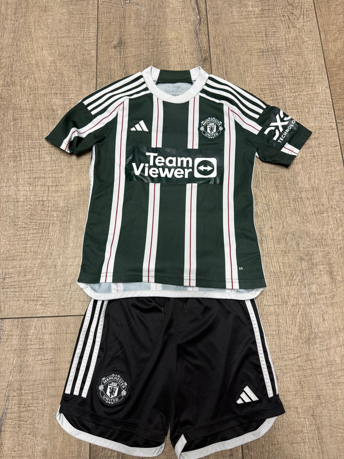 Adidas Manchester United tenue maat 152 (11-12 jaar), Kinderen en Baby's, Ophalen of Verzenden, Zo goed als nieuw, Jongen, Sport- of Zwemkleding