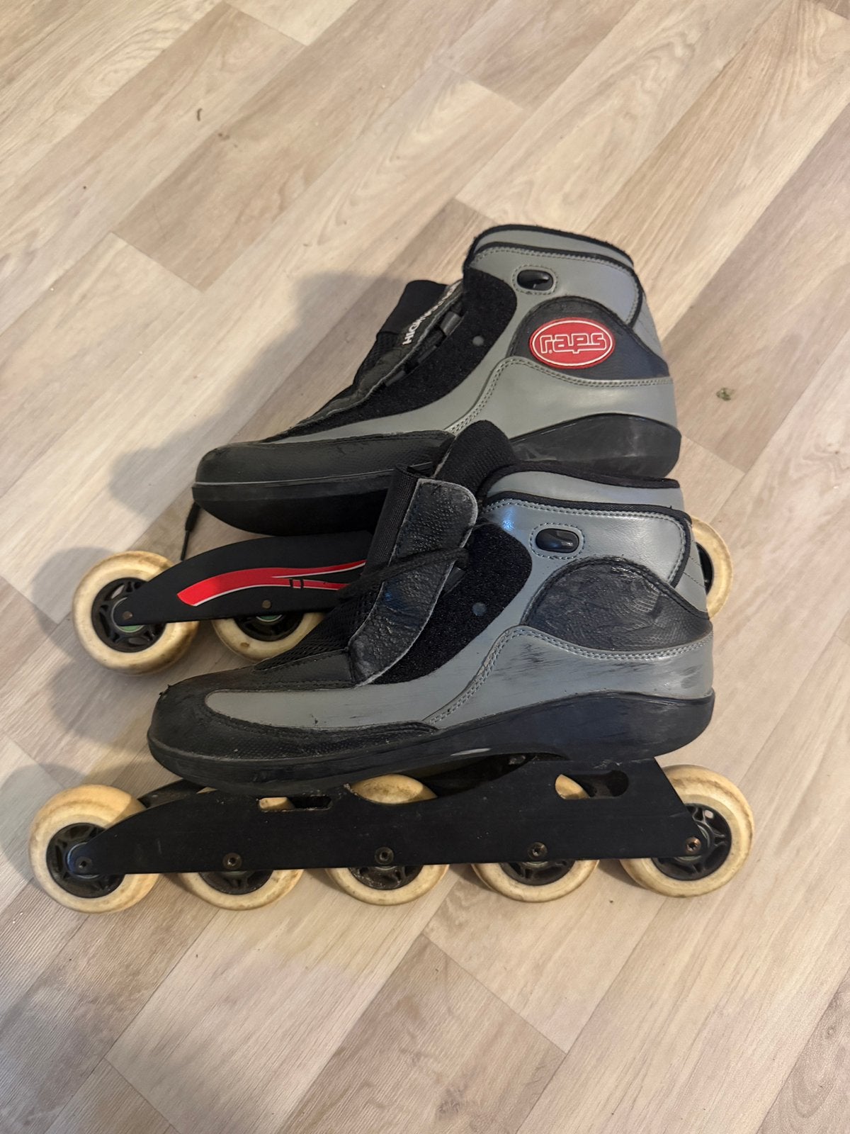 Te koop aangeboden: een paar Raps Madcap skeelers maat 44, Sport en Fitness, Skeelers, Gebruikt, Ophalen of Verzenden