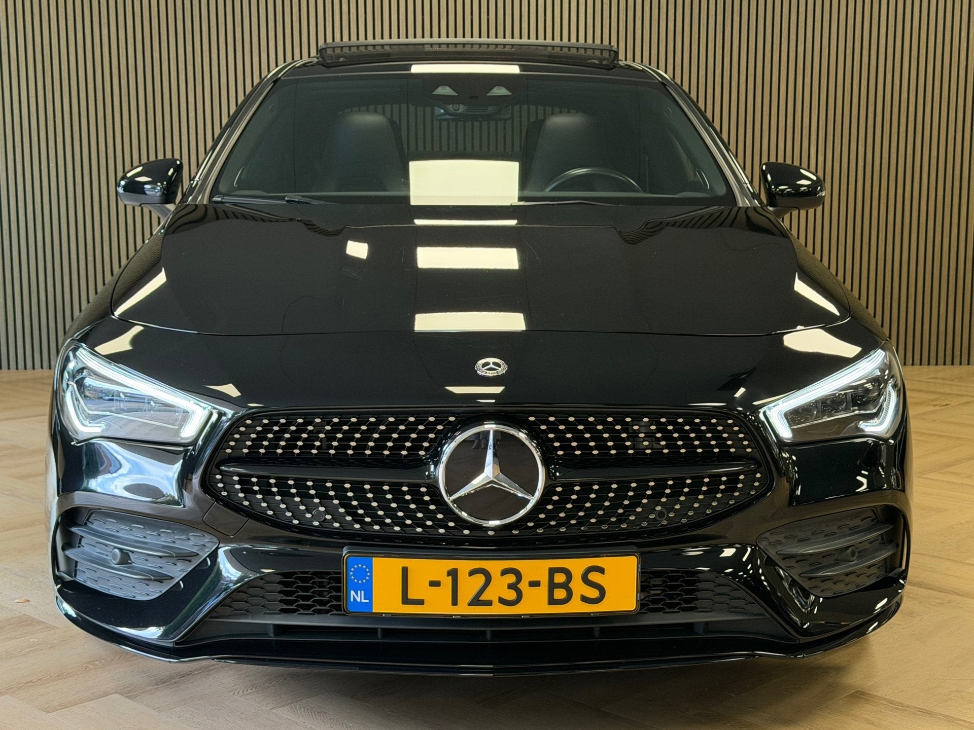 Mercedes-Benz CLA-klasse 220 Premium Plus AUT. PANORAMADAK N, Gebruikt, Euro 6, Met garantie (alle), Zwart
