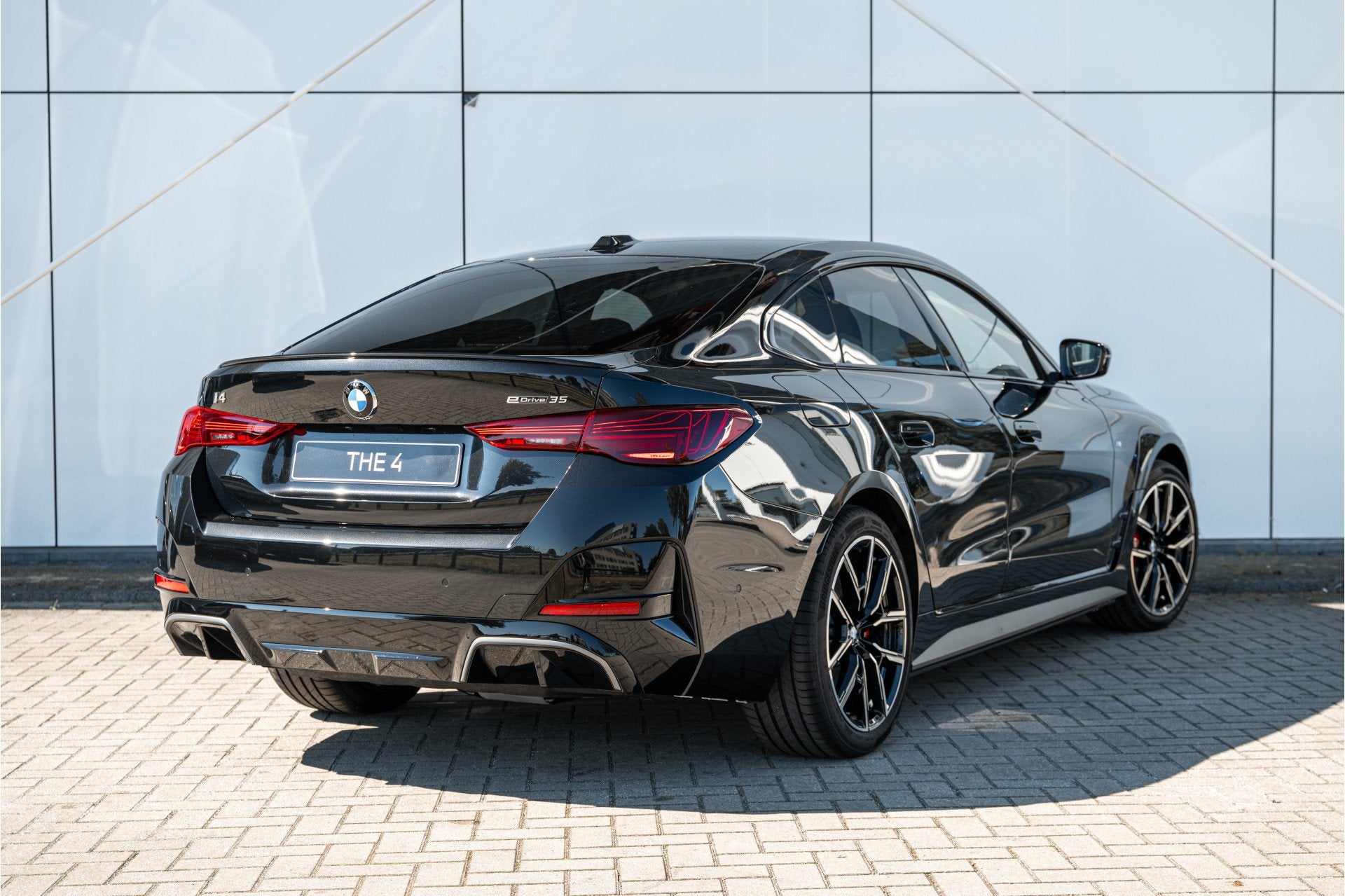 BMW i4 eDrive35 M Sport / Achteruitrijcamera / Stuurverwarmi, Achterwielaandrijving, Zwart, Zwart, Leder