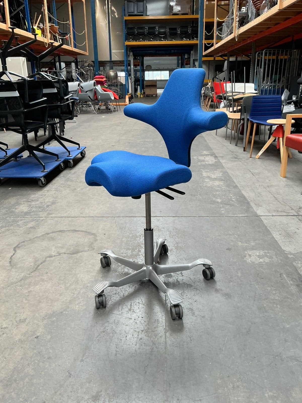 HAG Capisco 8106 Bureaustoel | Zithoogte 52-70 cm | Blauw, Huis en Inrichting, Bureaustoelen, Gebruikt, -, Blauw, -