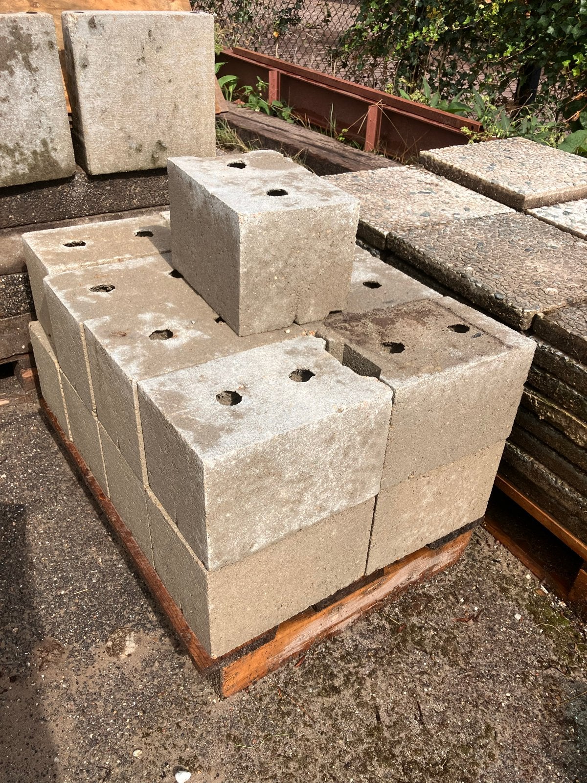 19 betonnen BIA blokken, gratis af te halen, Ophalen, Gebruikt, Beton