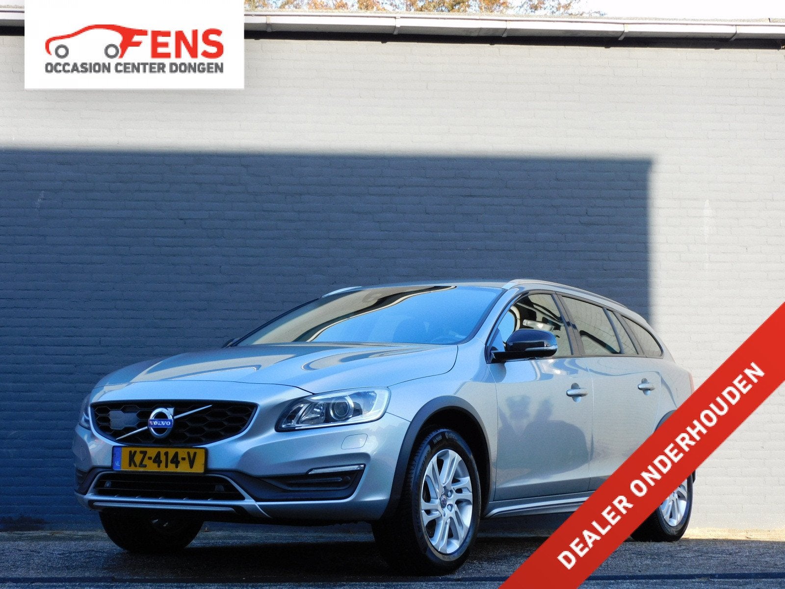 Volvo V60 Cross Country 2.0 D3 Momentum TOPSTAAT! DEALER OND, Auto's, Dealer onderhouden, 4 cilinders, Leder en Stof, Origineel Nederlands
