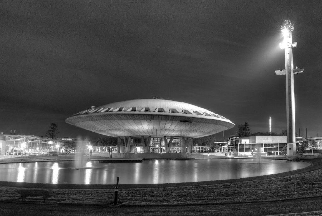 Wanddecoratie: Evoluon Eindhoven, Ophalen, Zwart, 100 cm, Kunststof
