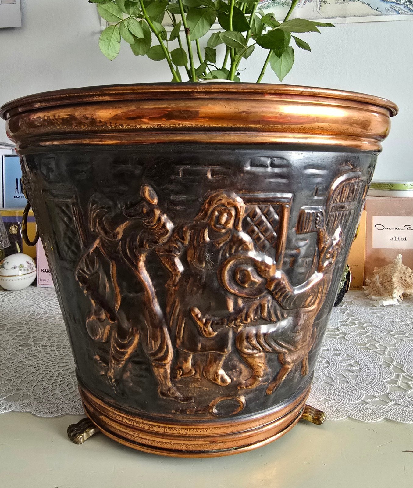 Vintage Koperen Houtbak / Plantenbak met Leeuwenkoppen en He, Ophalen of Verzenden, Gebruikt, Vrijstaande haard, Overige soorten