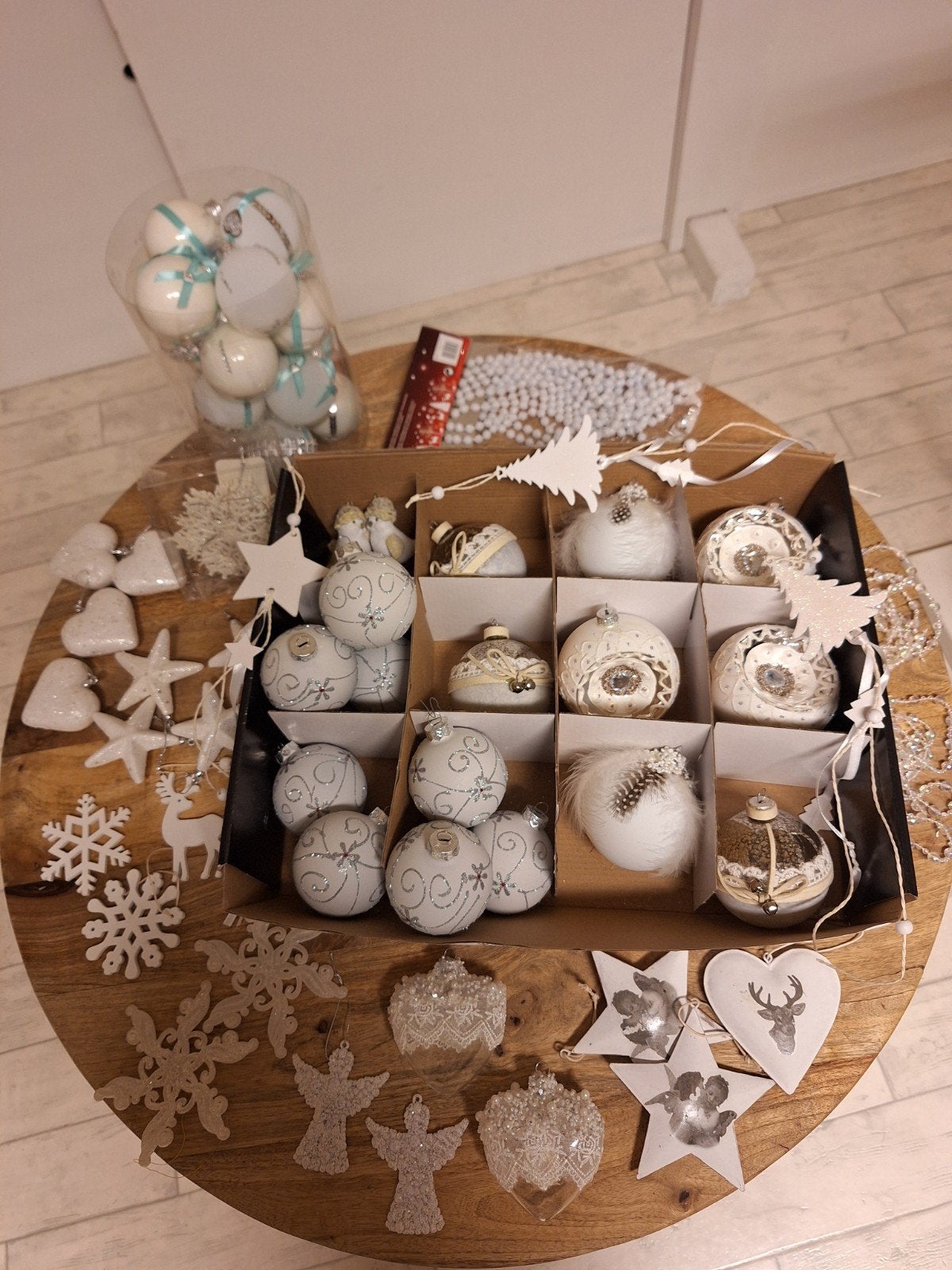 kerstballen en ornamenten wit (glas, ijzer, hout, kunststof), Ophalen