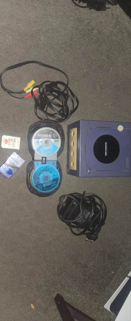 Nintendo GameCube Console met games en accessoires, Gebruikt, Ophalen of Verzenden, Zonder controller, Paars