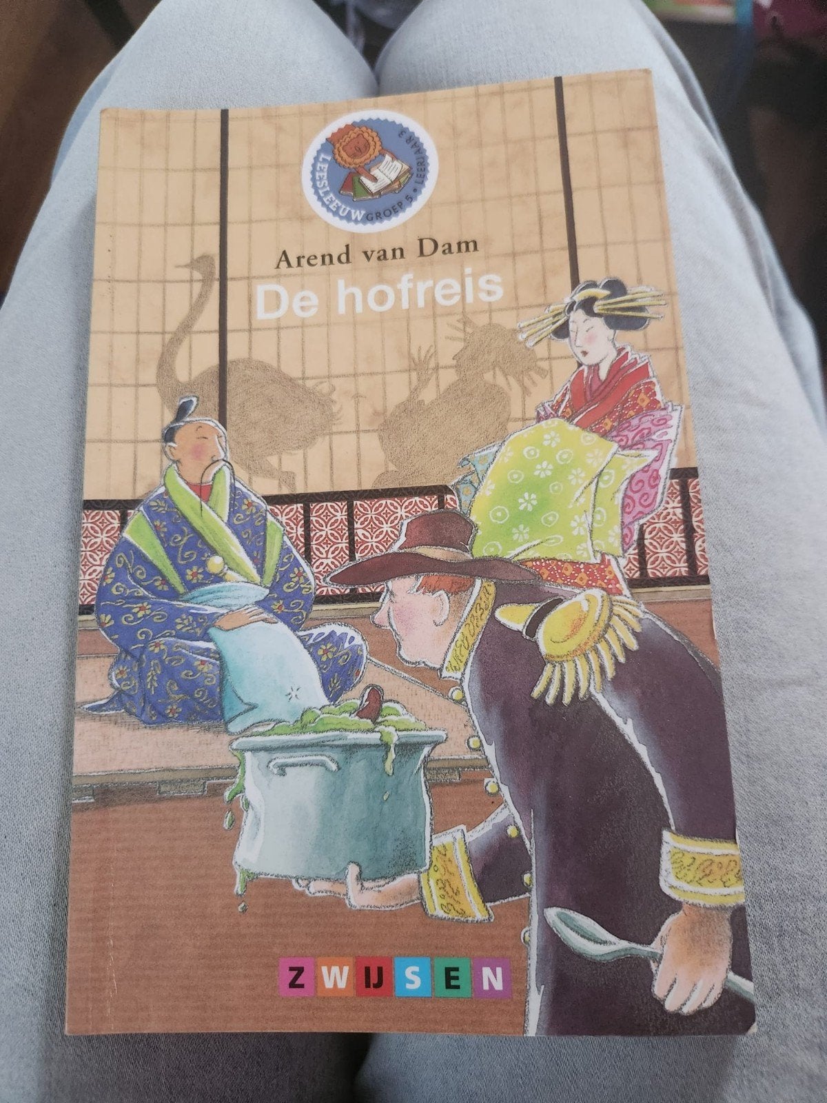 De Hofreis - Arend van Dam (Zwijsen), Gelezen, Fictie algemeen, Ophalen of Verzenden, Arend van Dam
