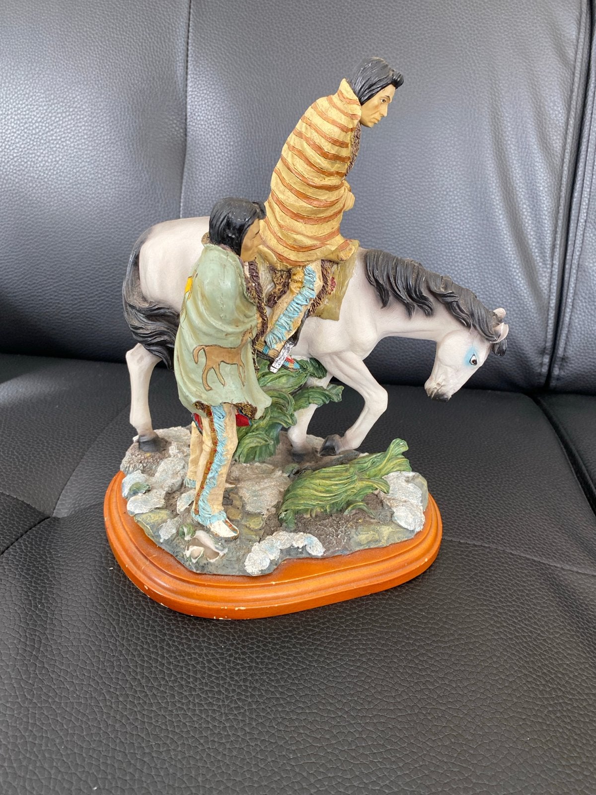 Tafereel met paard en indianen, Ophalen, Handgemaakt, 20 - 50 cm, Beeld