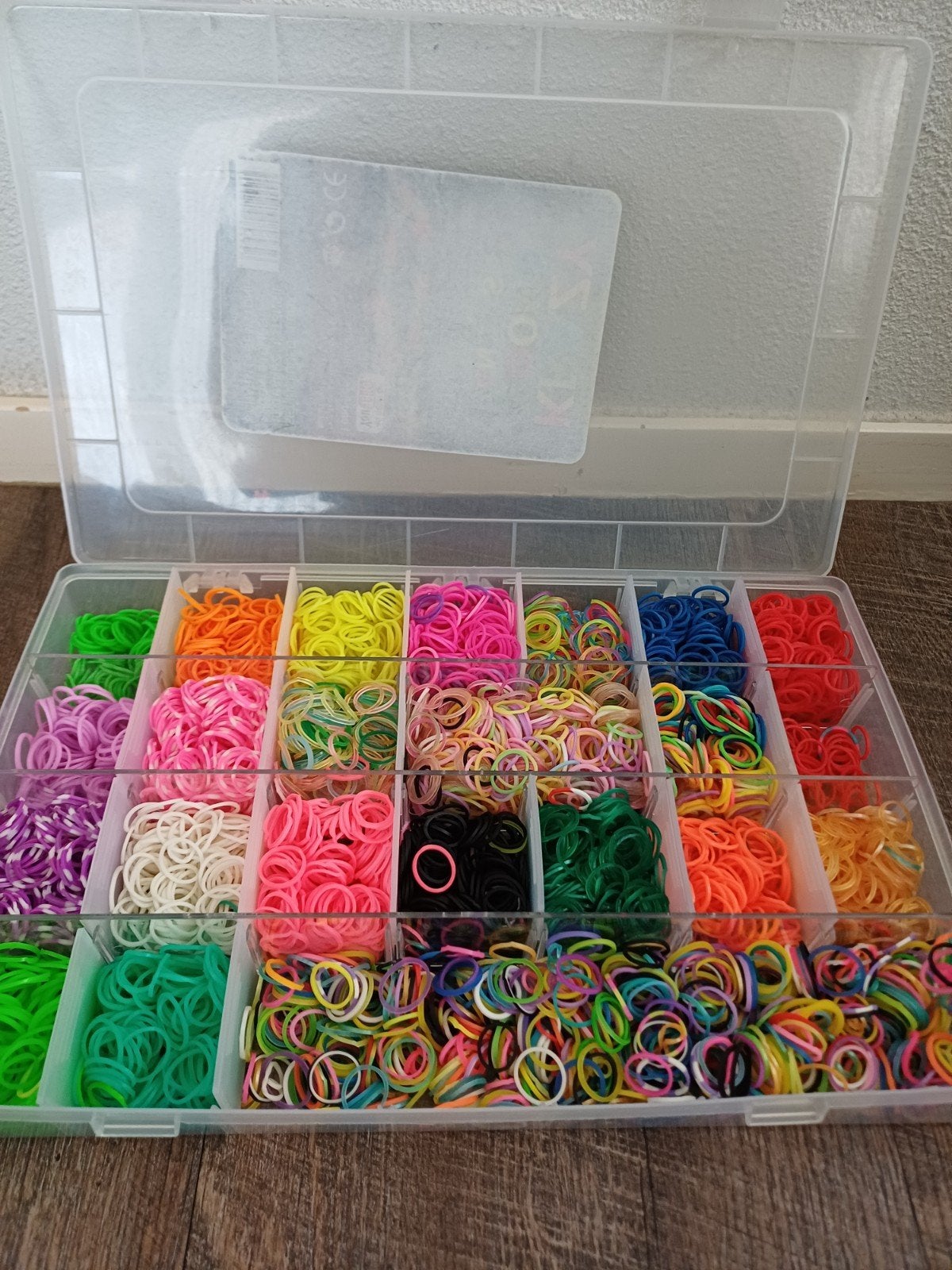 Grote set Loom elastiekjes in handige opbergdoos, Hobby en Vrije tijd, Knutselen, Meerkleurig, Ophalen of Verzenden, Zo goed als nieuw