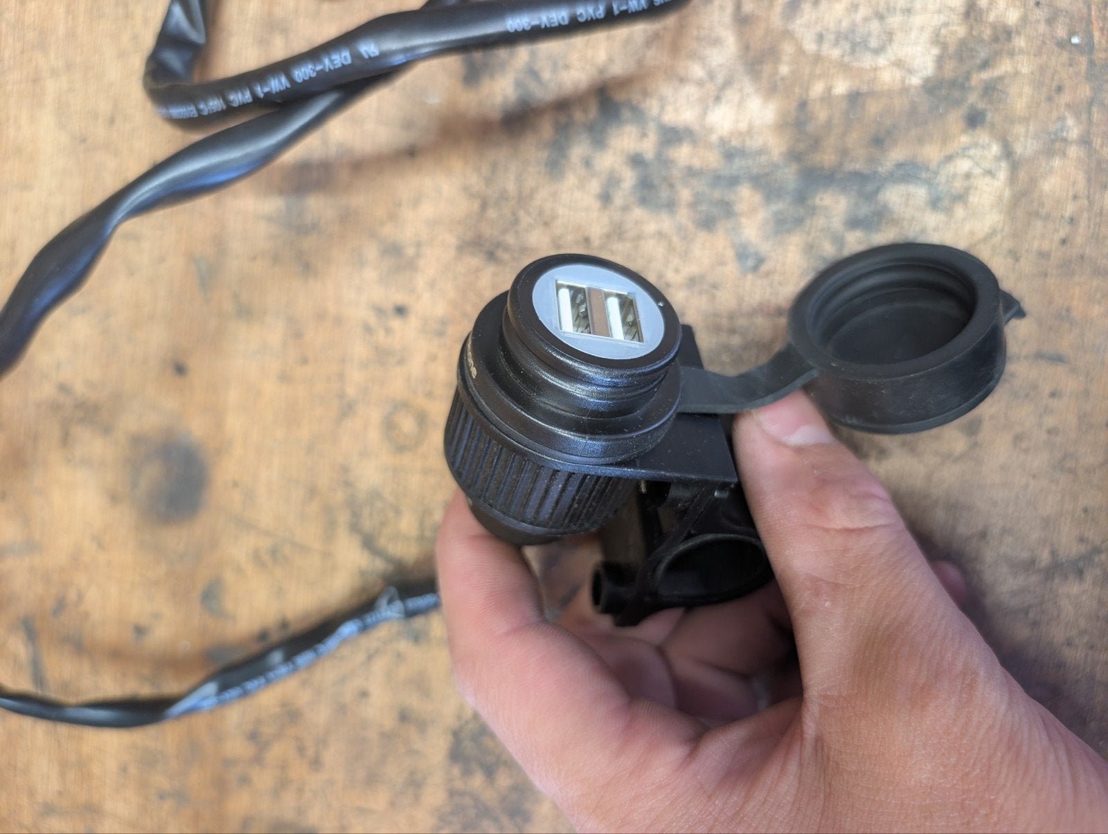 Interphone AccuMoto USB Telefoon Oplader voor Motor, Motoren, Ophalen, Zo goed als nieuw