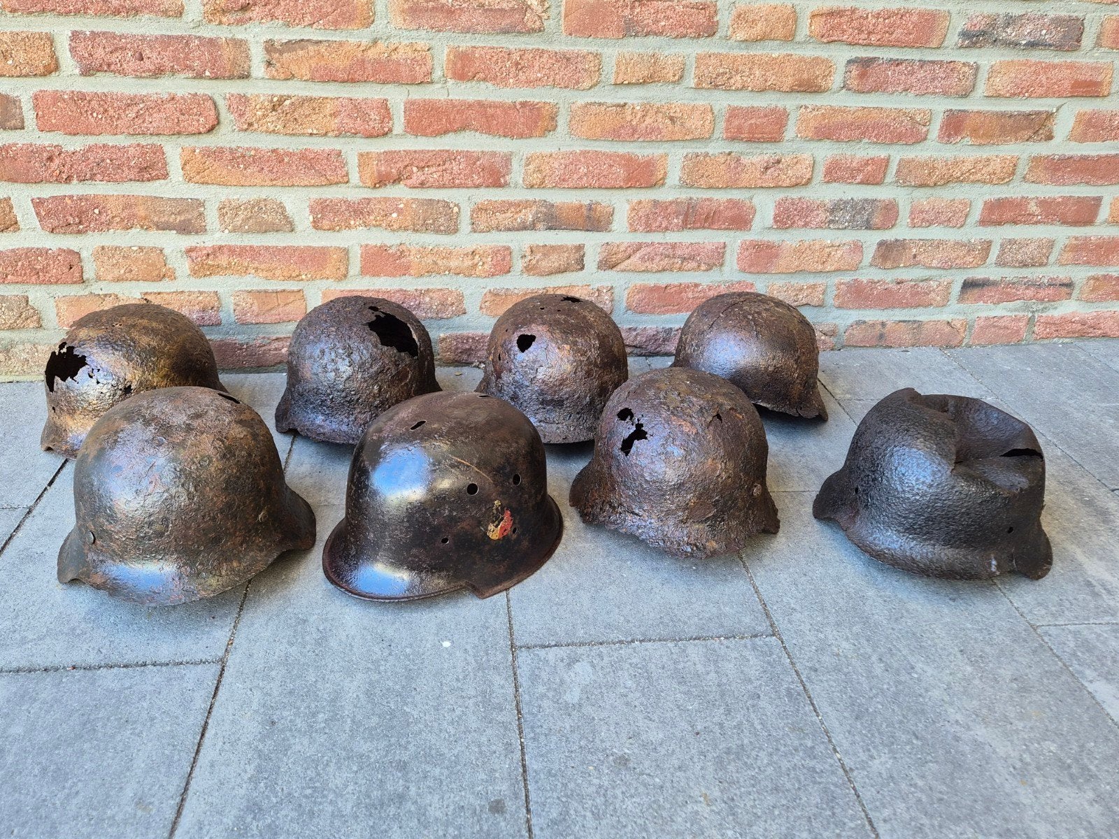 8 X DUITSE WO2 M34,M35, M40, M42 BODEMVONST HELM | OOSTFRONT, Verzamelen, Ophalen of Verzenden, Duitsland, Helm of Baret