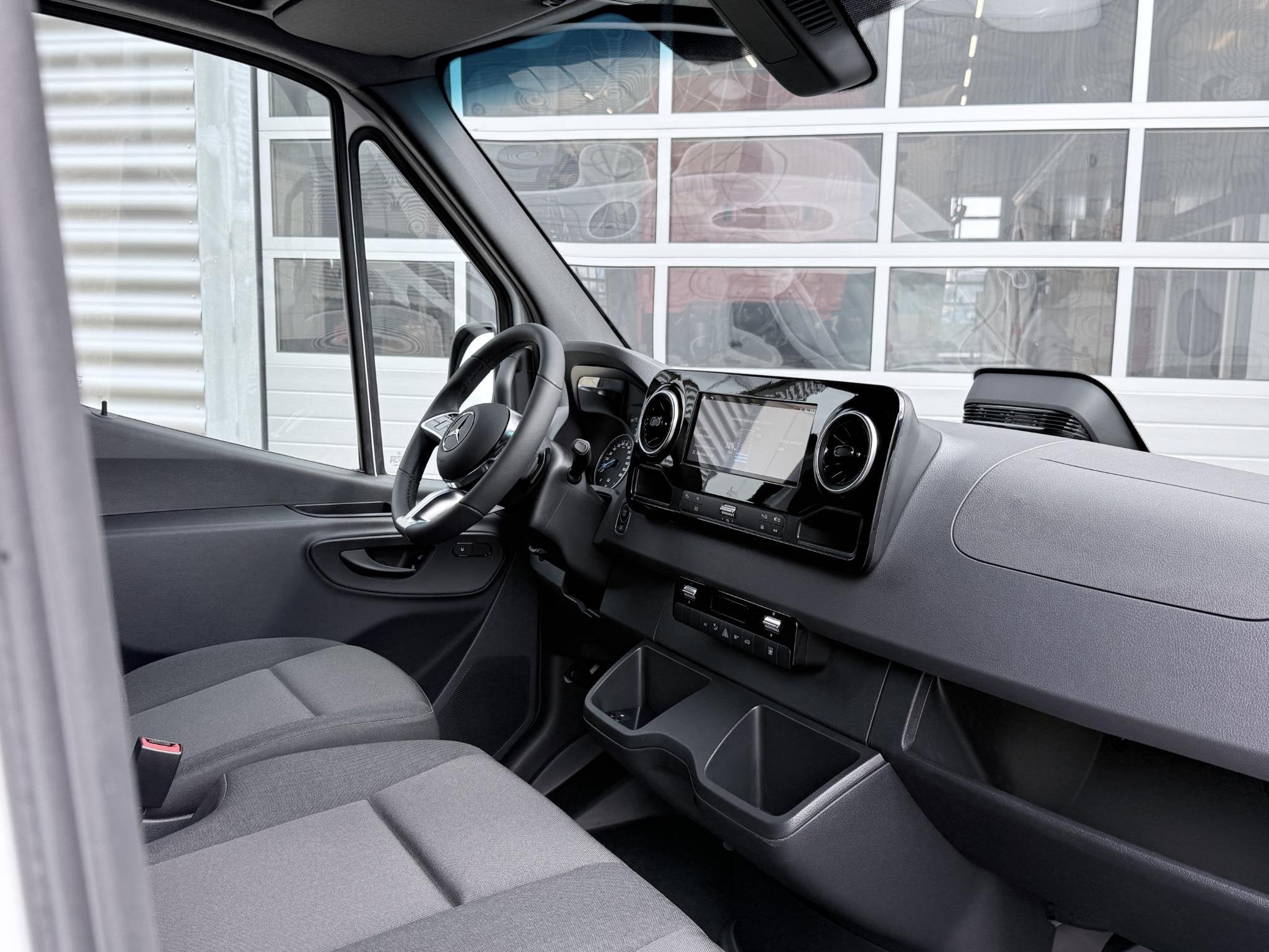 Mercedes-Benz eSprinter 320 L3 Pro 81kWh | PAKKETDIENST UITV, Auto's, Automaat, 81 kWh, 2000 kg, Stoelverwarming