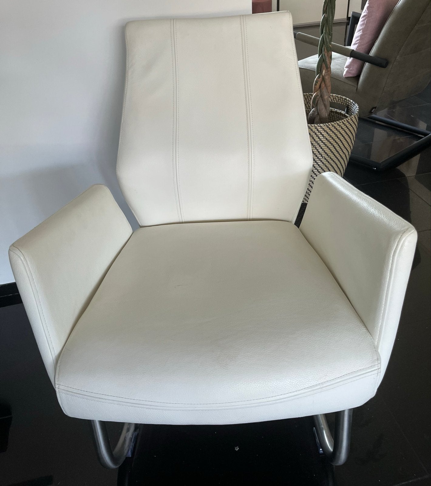 Comfortabele witte leren eetkamerstoel met armleuningen, Ophalen, Gebruikt, Wit, Leer