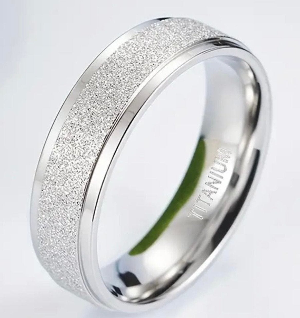 Nieuwe Titanium Ring met Matte Glans - Maat 21, Overige materialen, 20 of groter, Nieuw, Ophalen of Verzenden