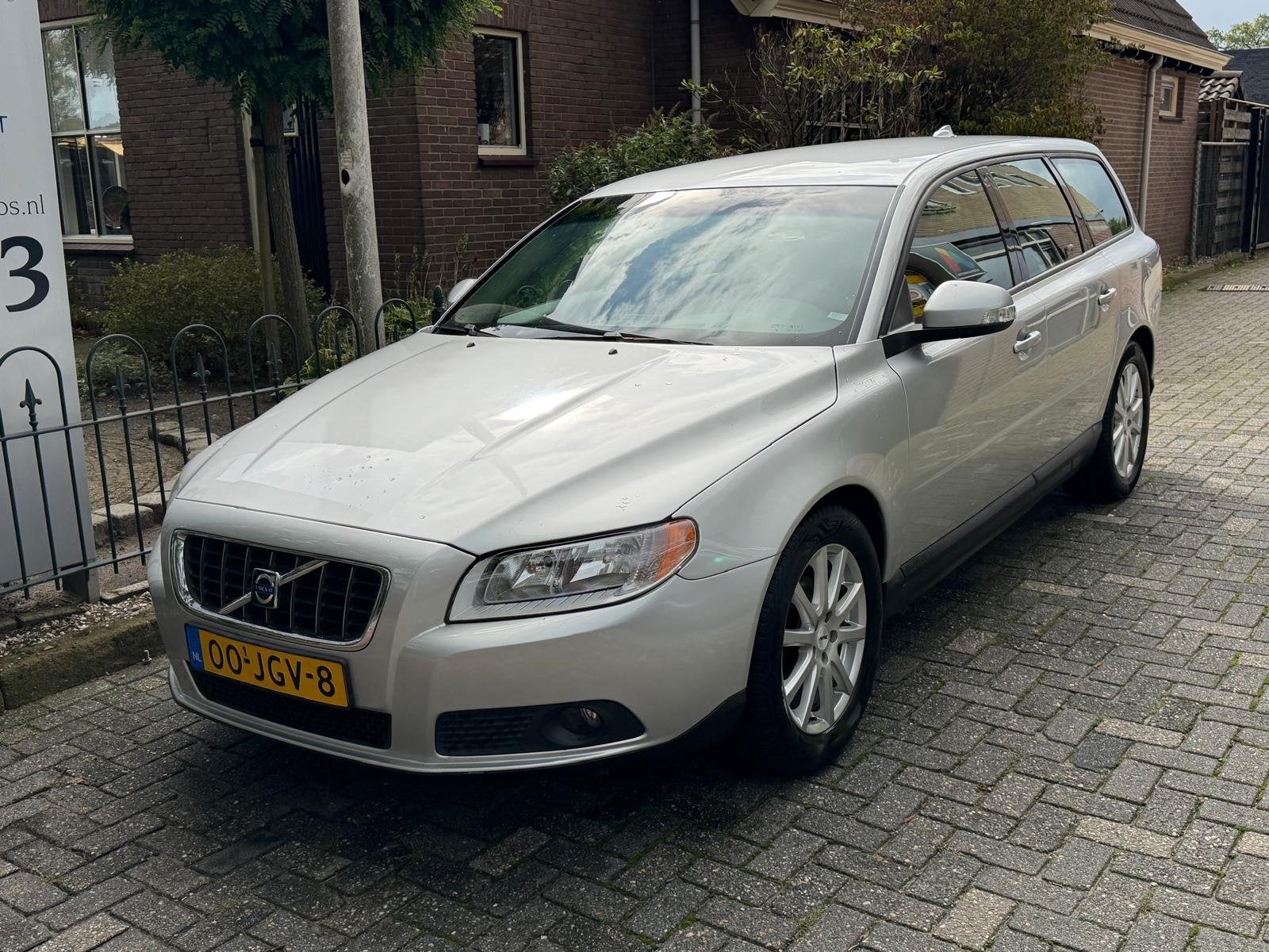 Volvo V70 2.4D Limited Edition (bj 2009, automaat), Auto's, Volvo, Dealer onderhouden, Zwart, Met garantie (alle), Leder en Stof