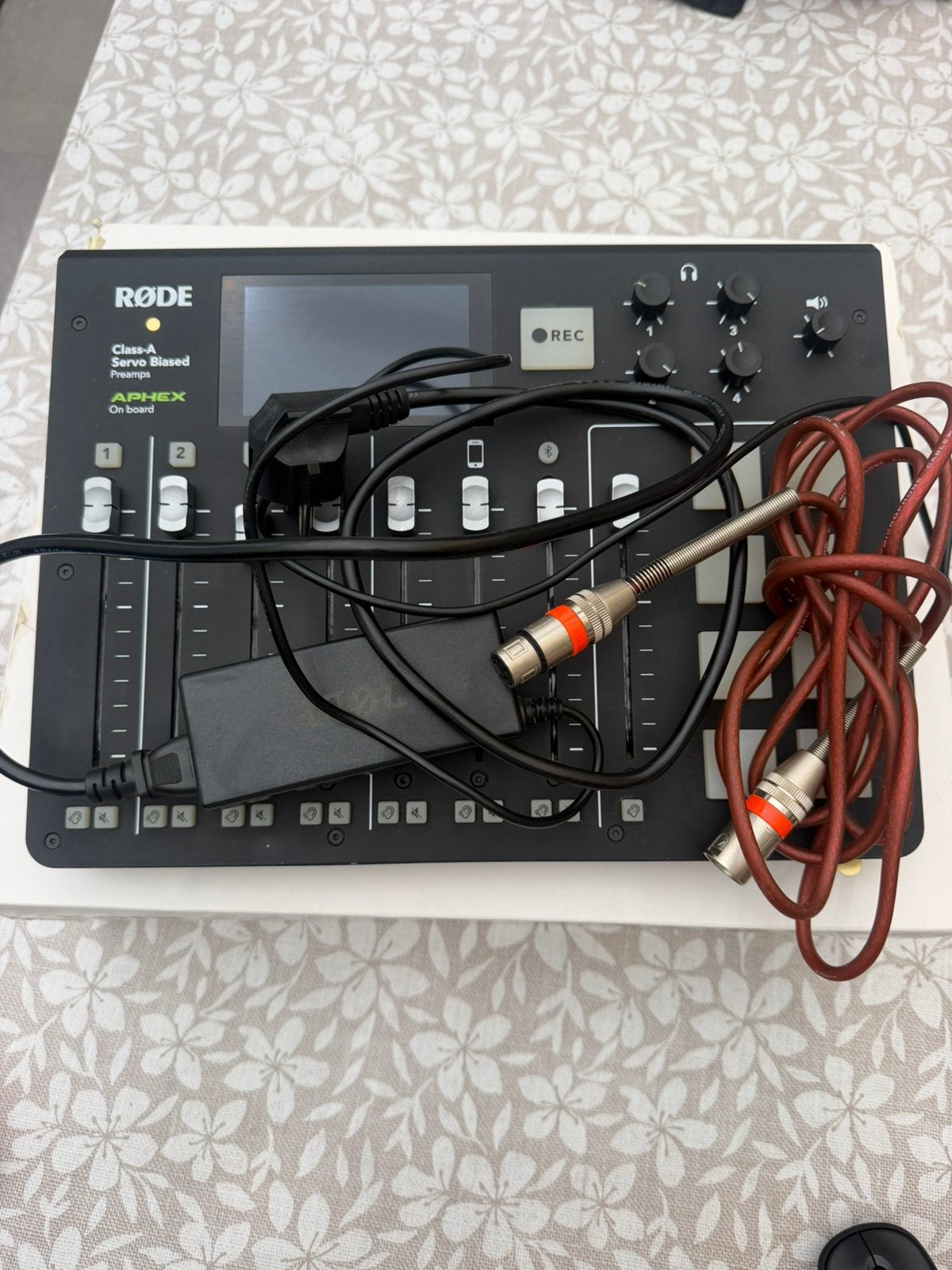 Rode RodeCaster Pro, Ophalen of Verzenden, Zo goed als nieuw, Minder dan 5 kanalen, Microfooningang